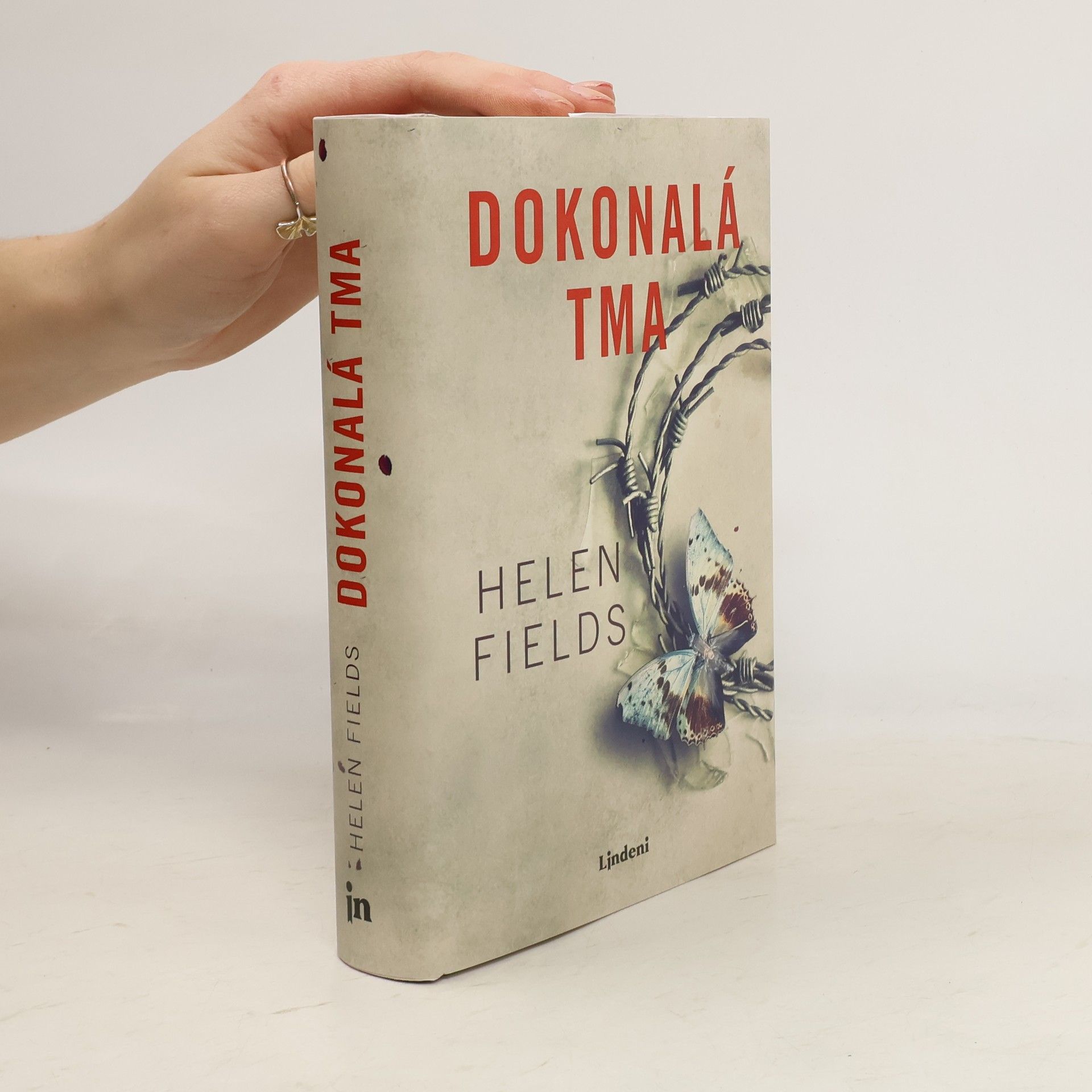 Helen Fields Dokonalá tma