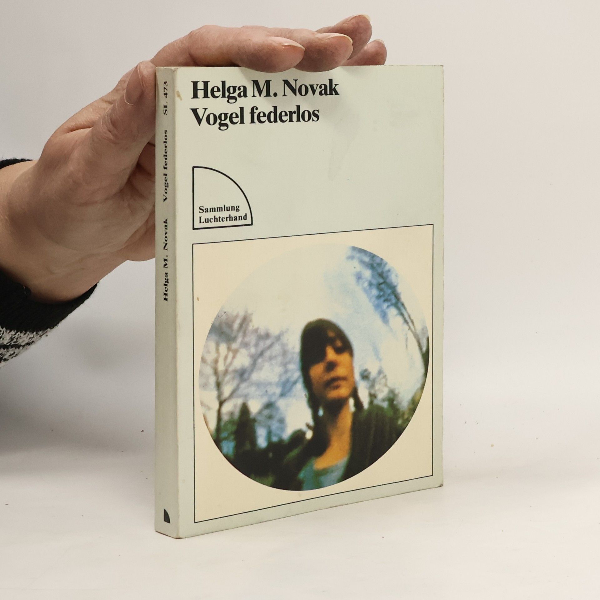 Helga M. Novak Vogel federlos