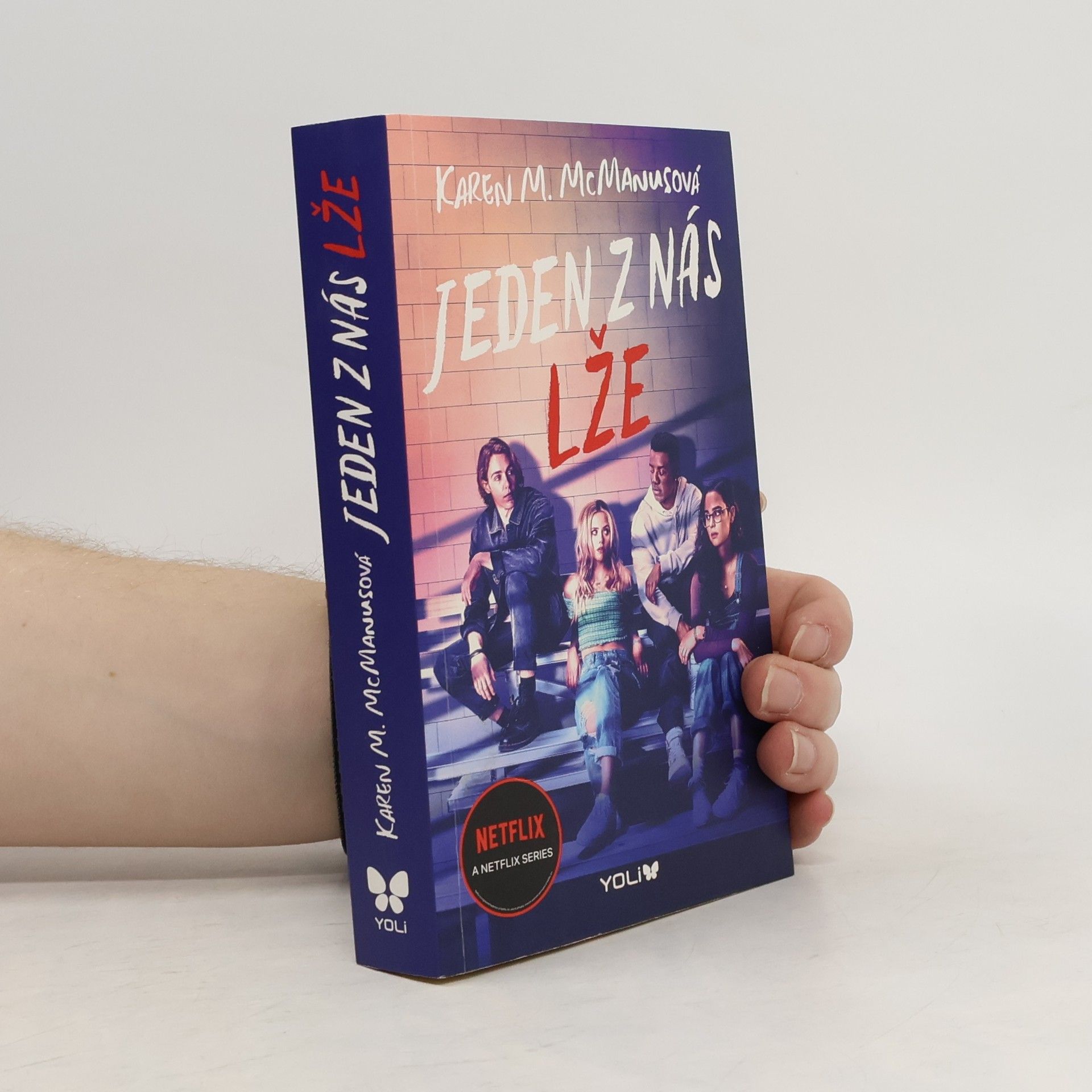 Karen M. McManus Jeden z nás lže