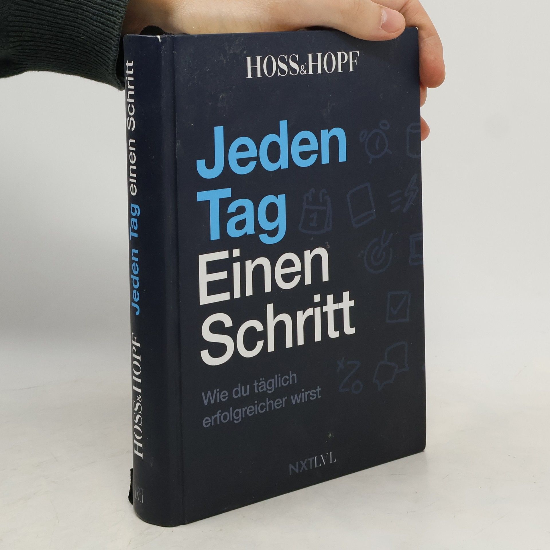 Philip Hopf Jeden Tag. Einen Schritt