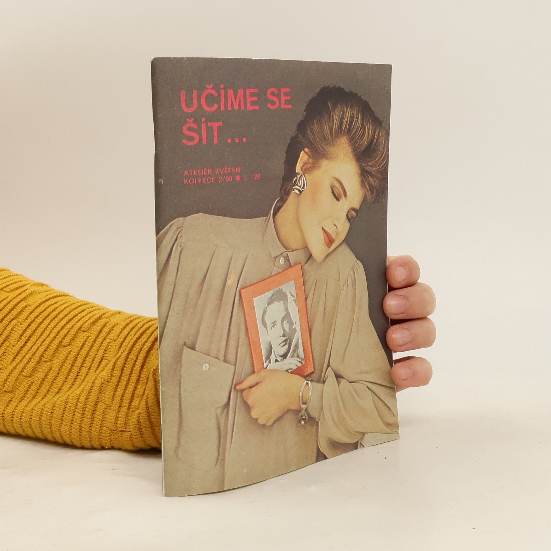 Autorenkollektiv Učíme se šít . Květen 2/1990. Číslo 129