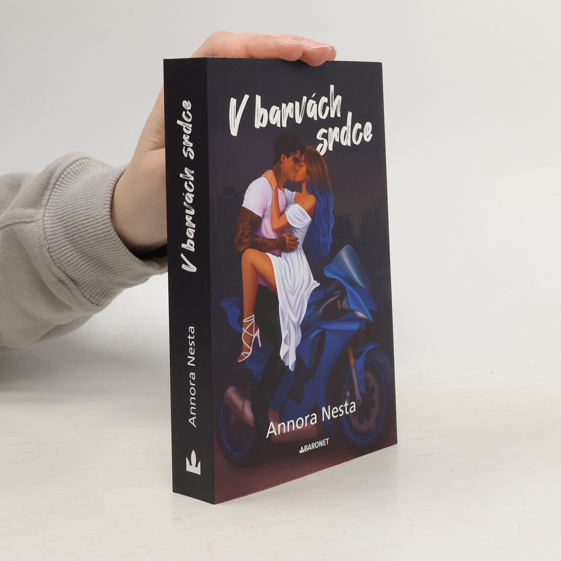 Annora Nesta Zlomeni. 1, V barvách srdce