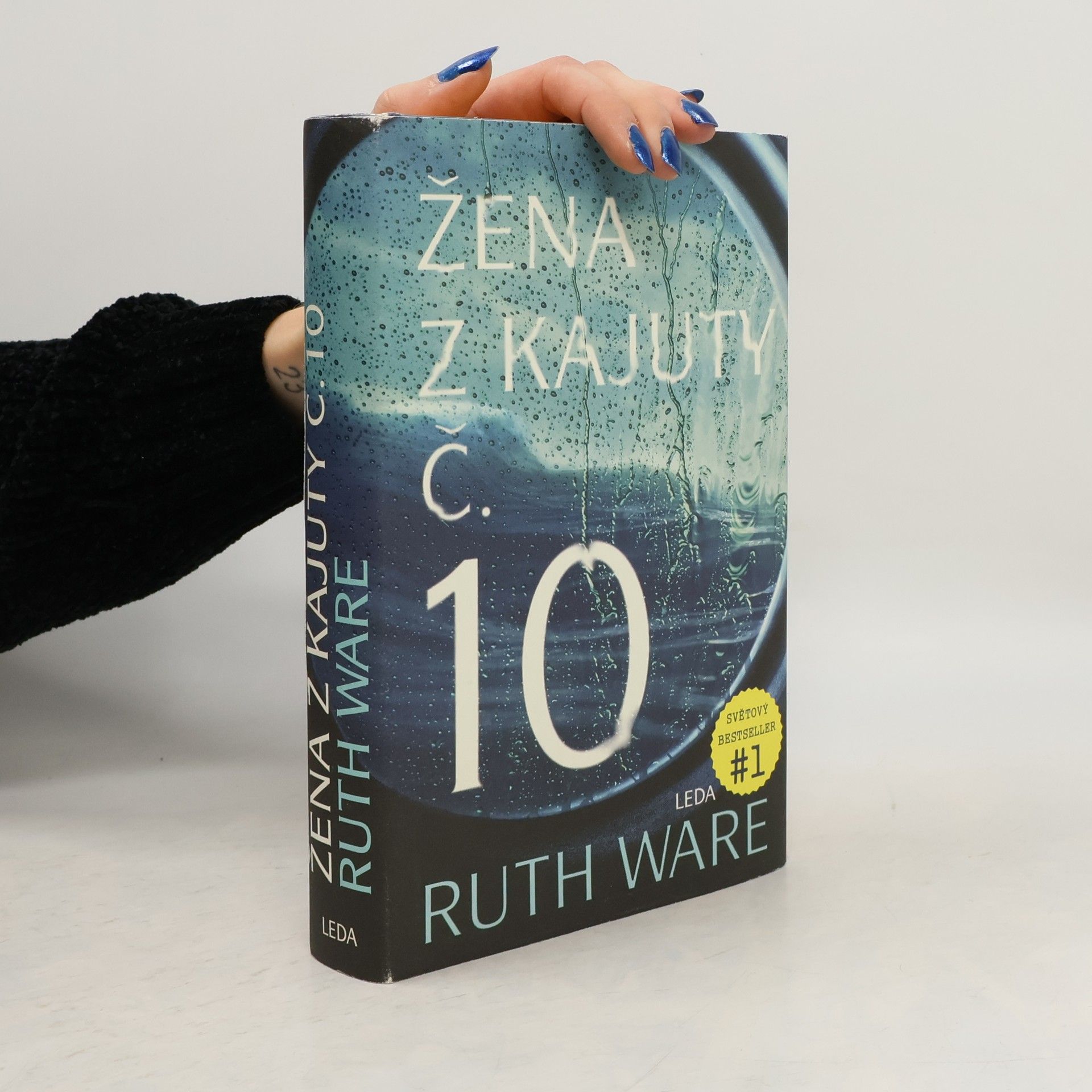 Ruth Ware Žena z kajuty č. 10