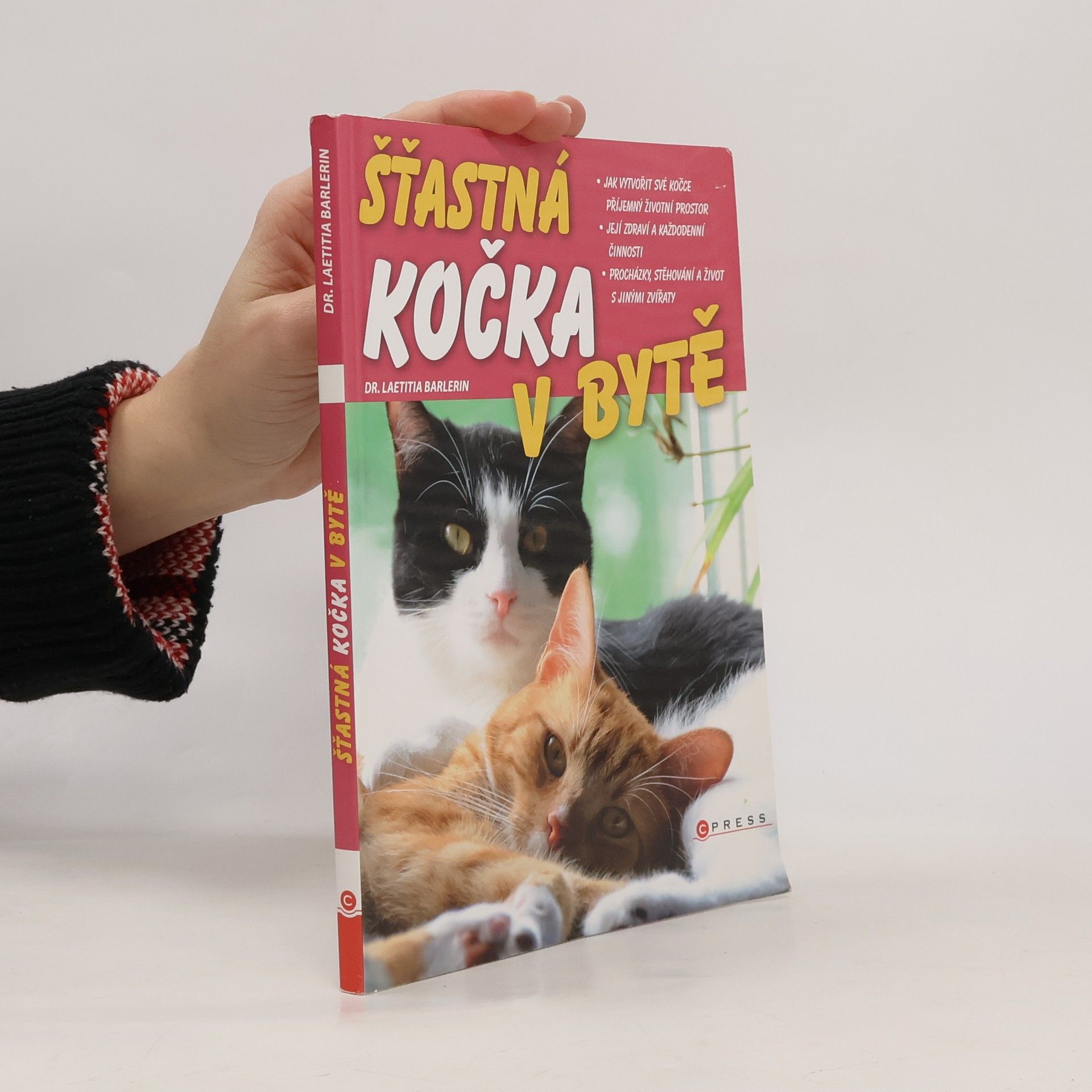 Laetitia Barlerin Šťastná kočka v bytě