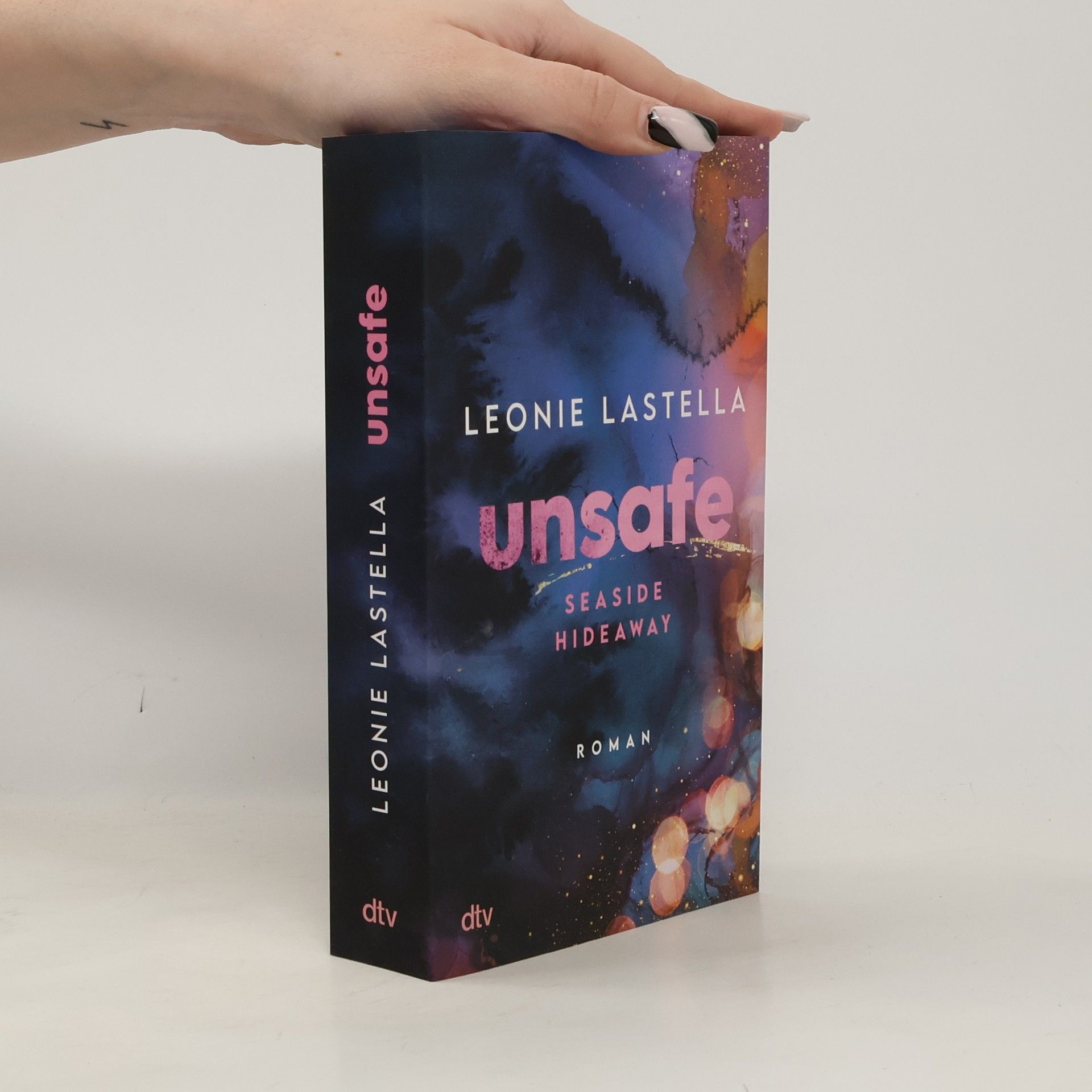 Leonie Lastella Seaside Hideaway – Unsafe
