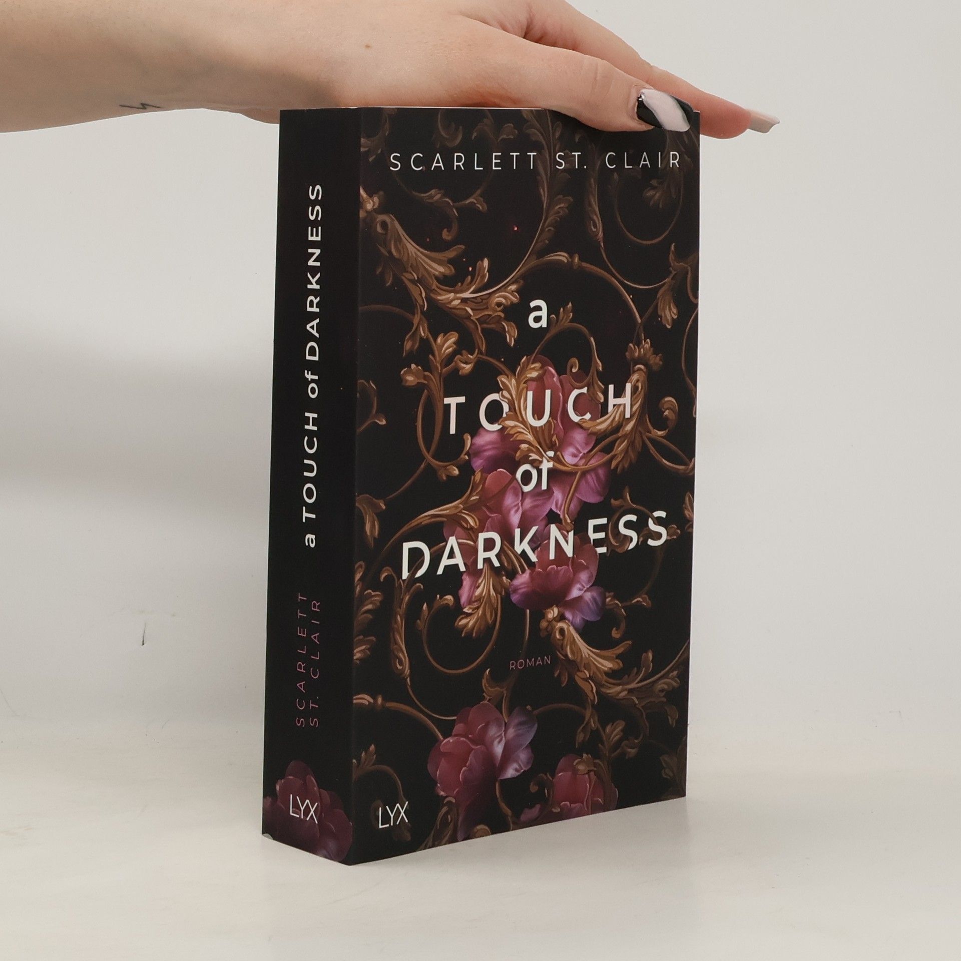 Scarlett St. Clair A Touch of Darkness