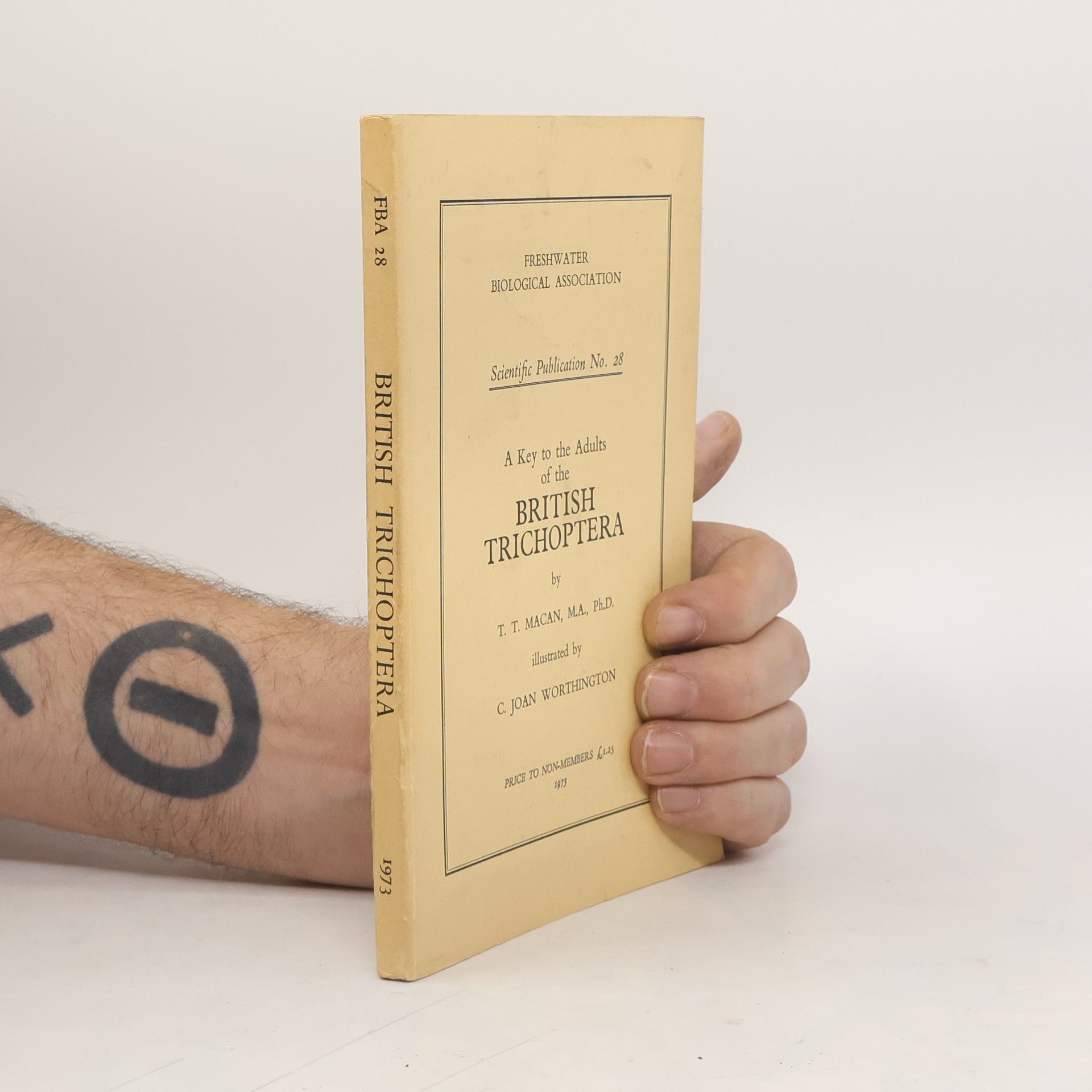 T. T. Macan A Key to the Adults of the British Trichoptera