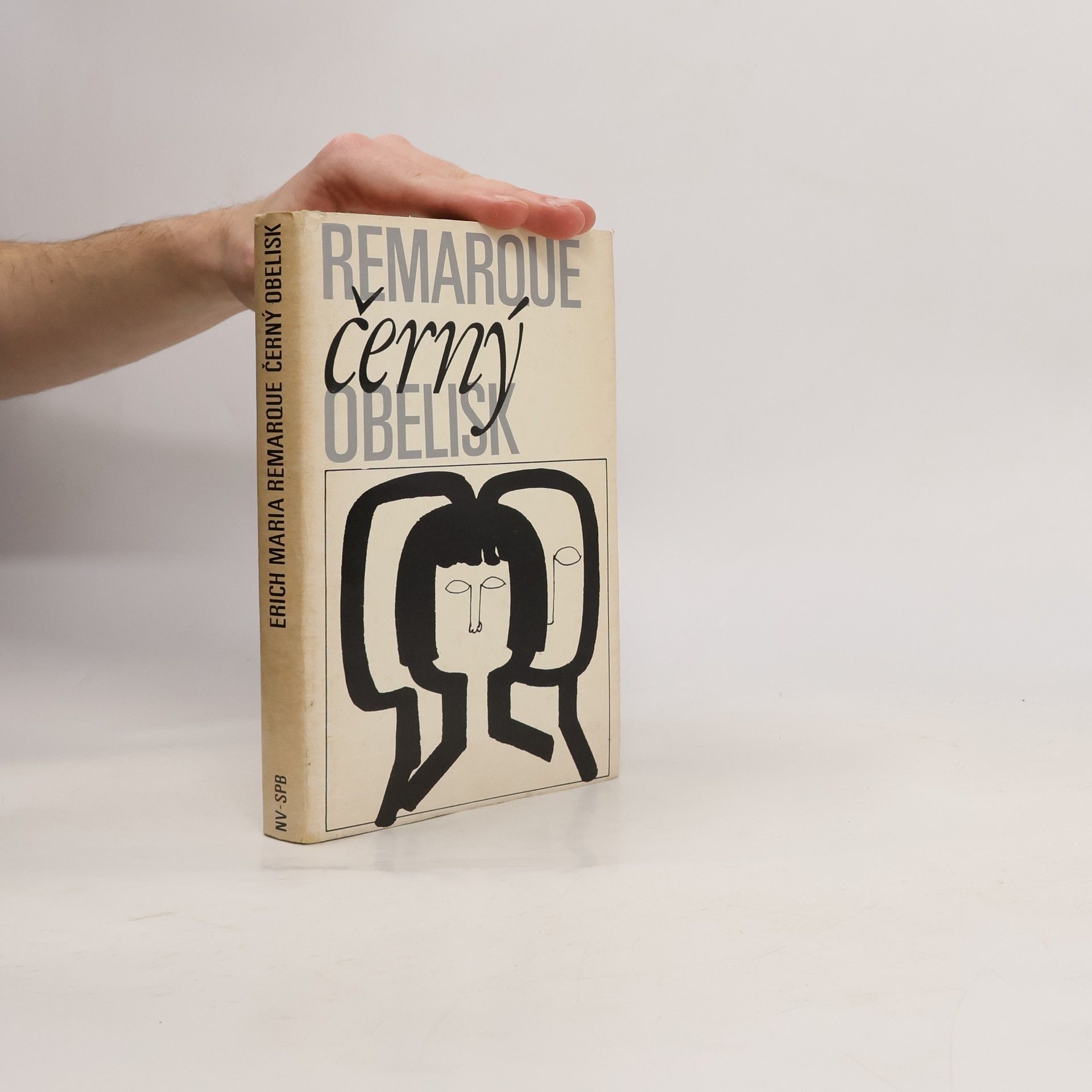 Erich Maria Remarque Černý obelisk