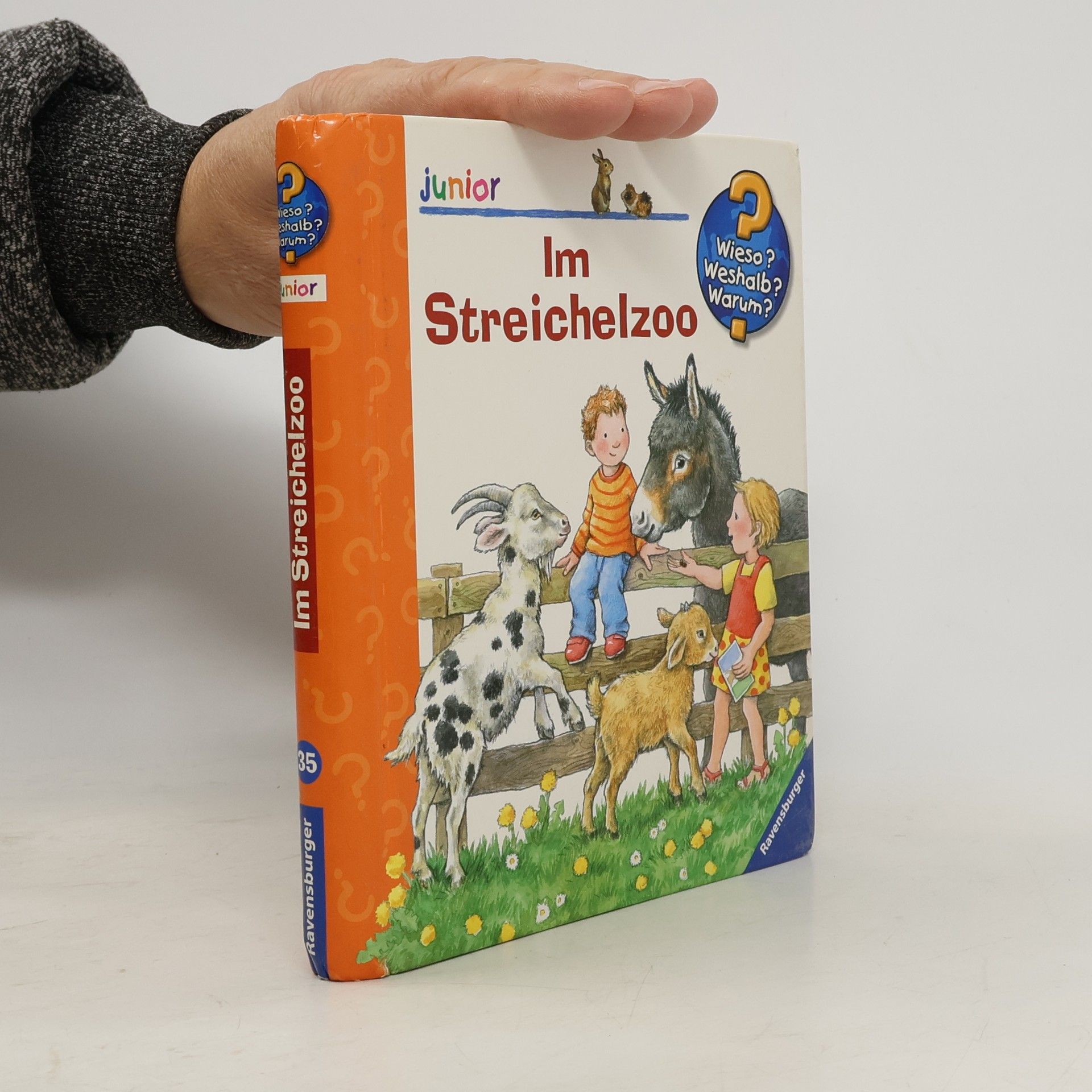 Anne Möller Im Streichelzoo