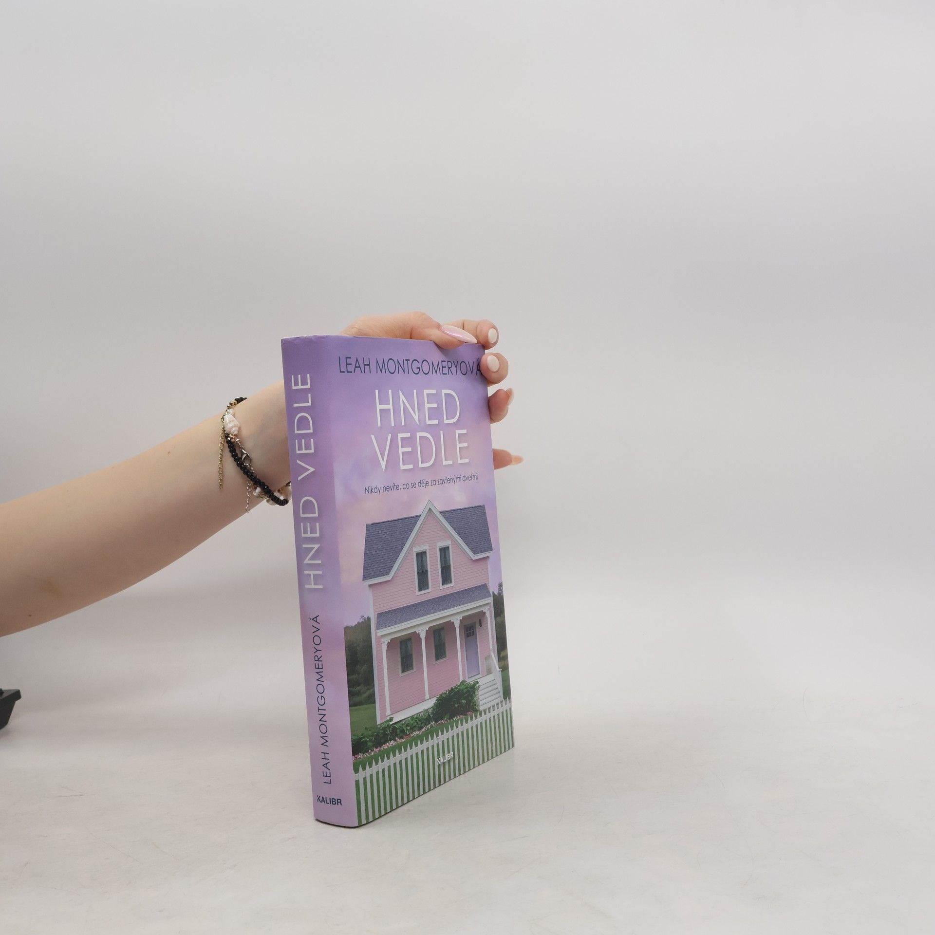 Leah Montgomery Hned vedle