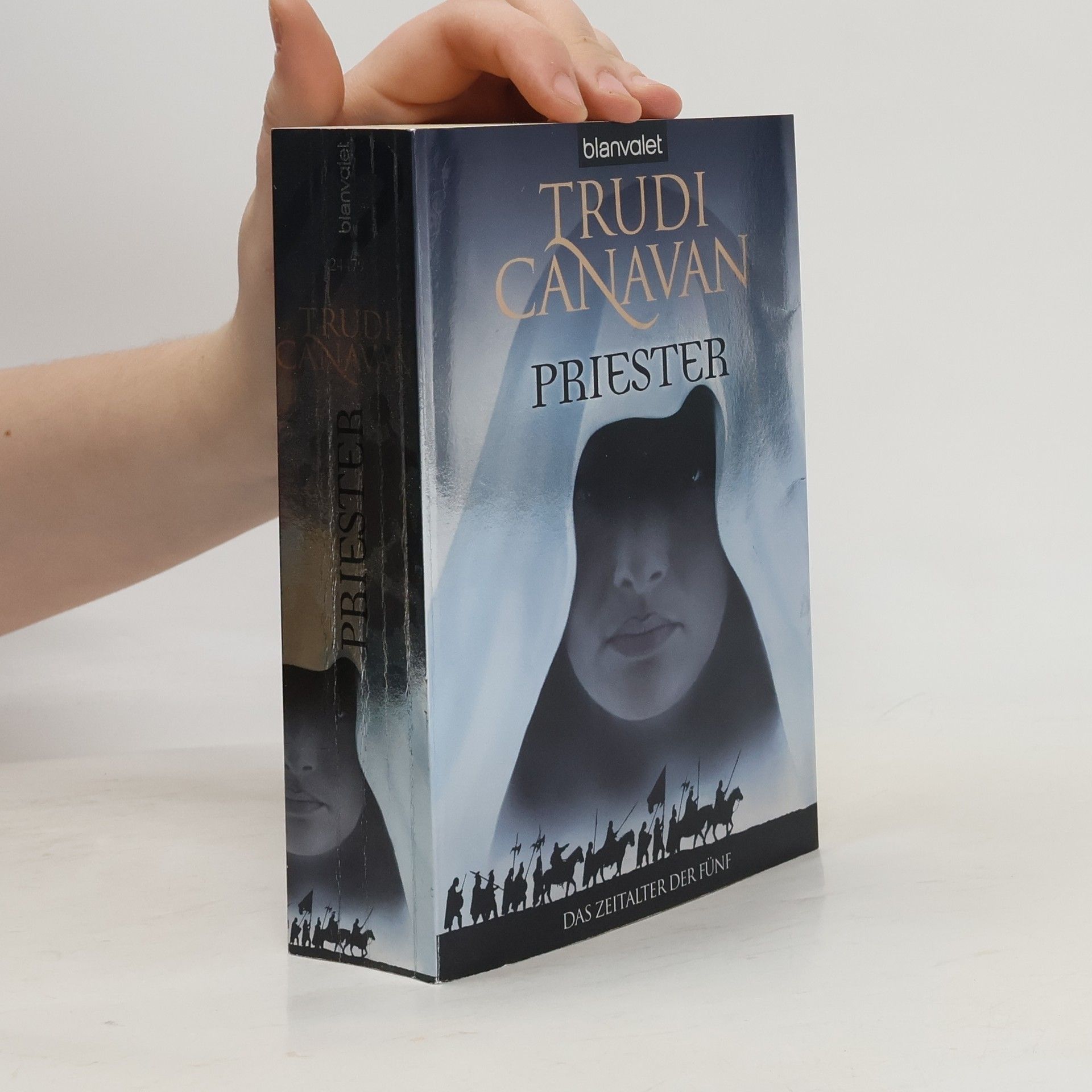 Trudi Canavan Priester