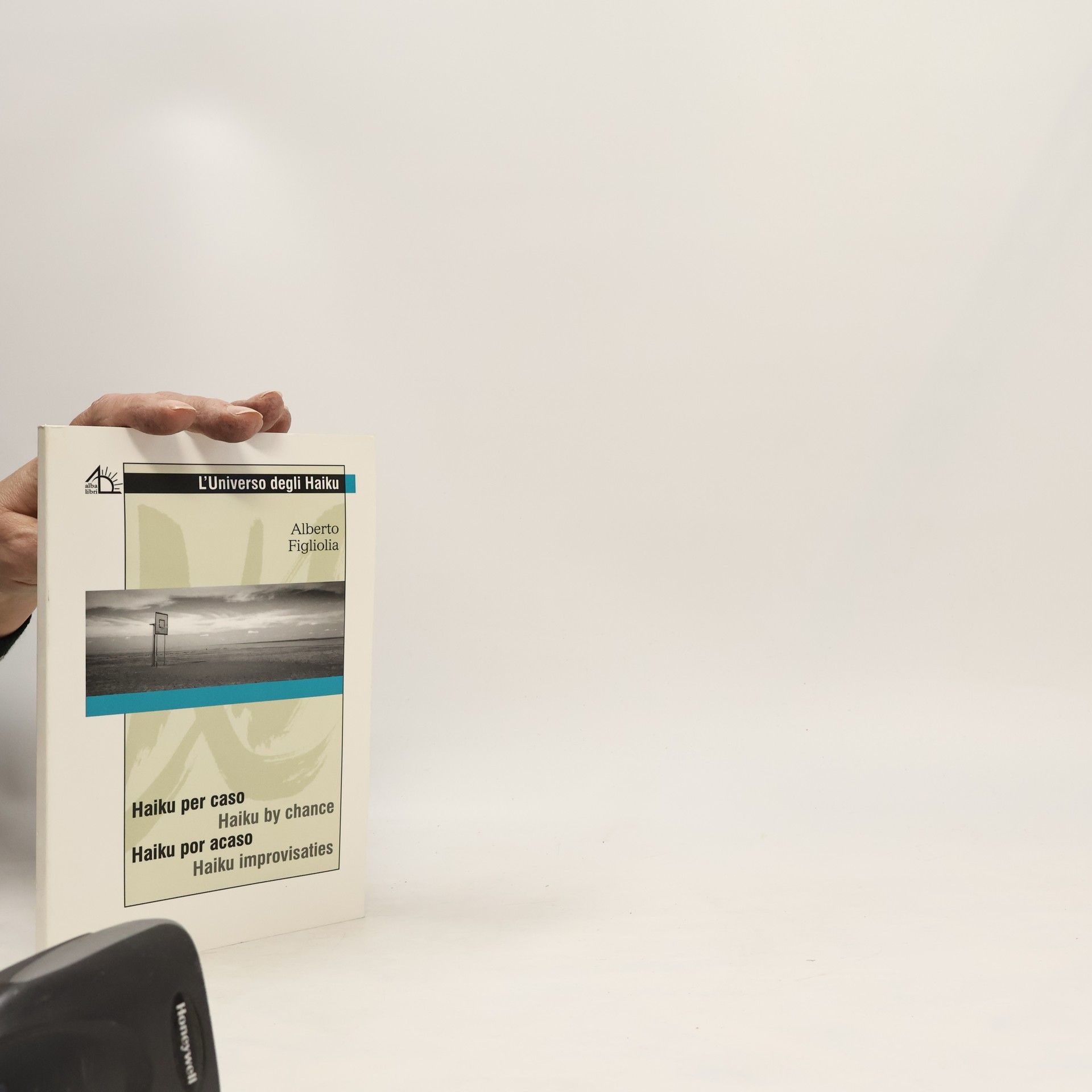 Alberto Figliolia Haiku per caso. Haiku by chance. Haiku por acaso. Haiku improvisaties