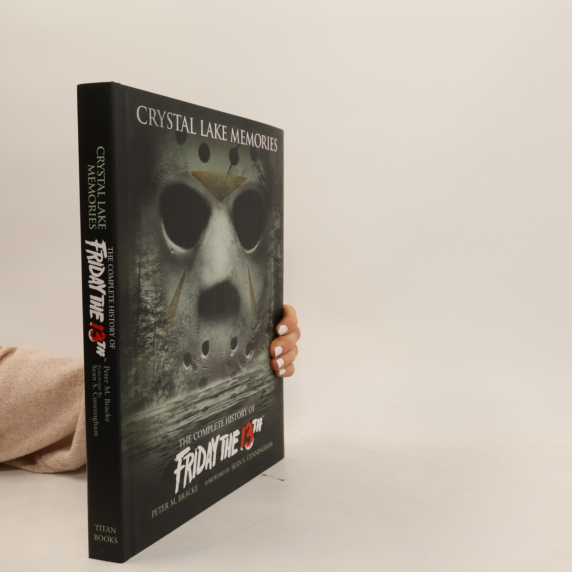 Peter M. Bracke Crystal Lake Memories: The Complete History of Friday The 13th