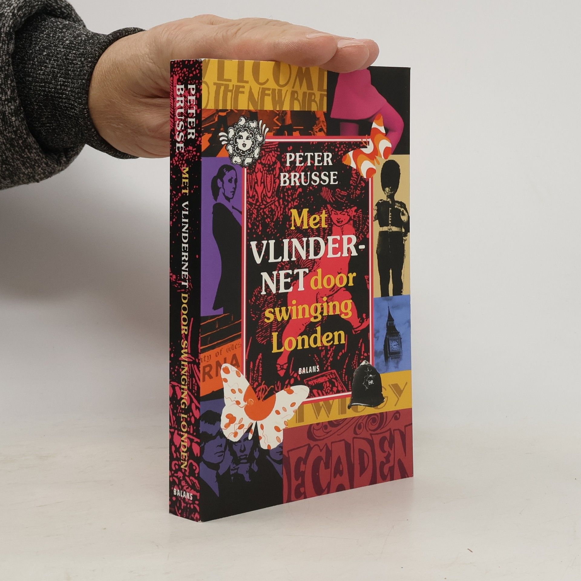 Peter Brusse Met vlindernet door swinging Londen