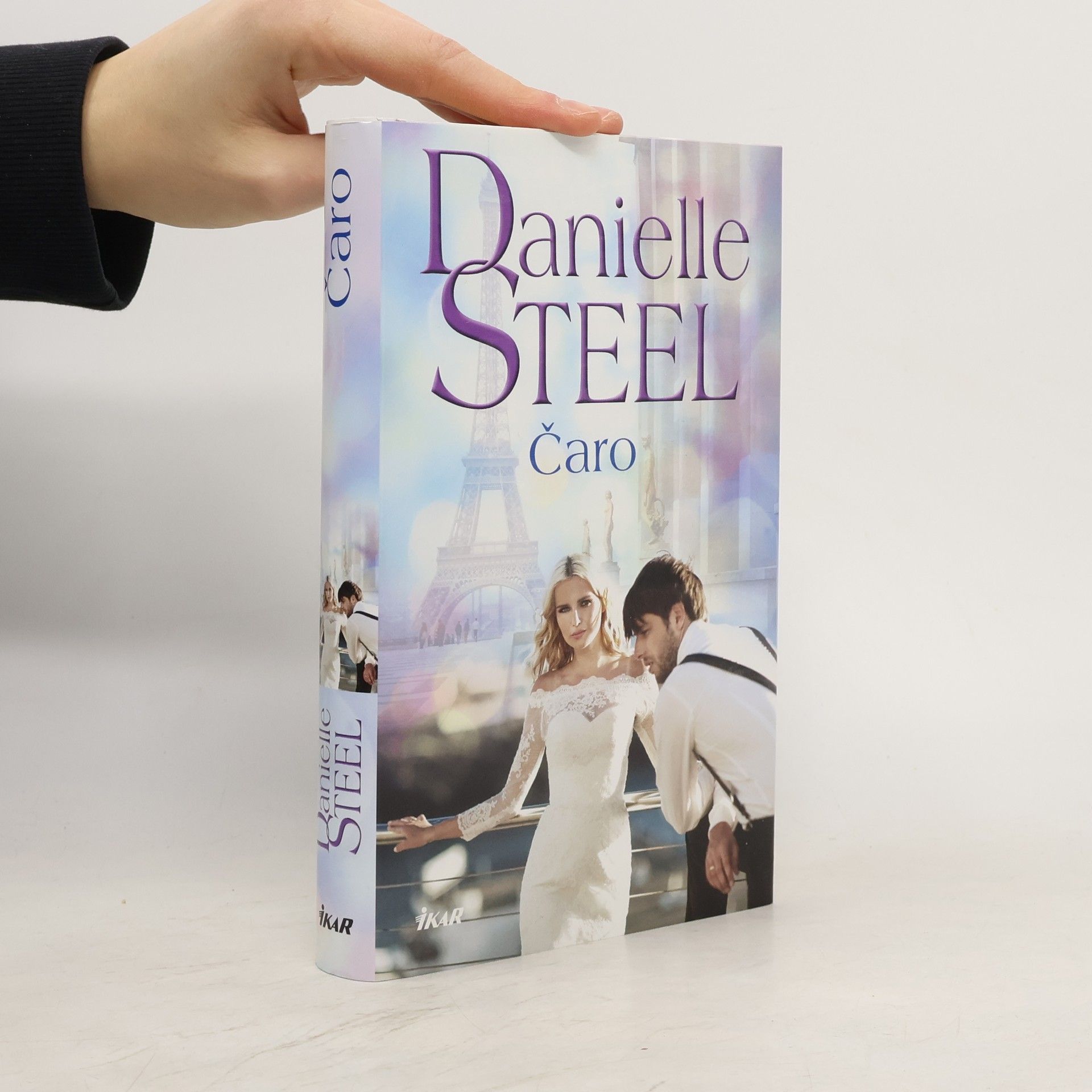 Danielle Steel Čaro