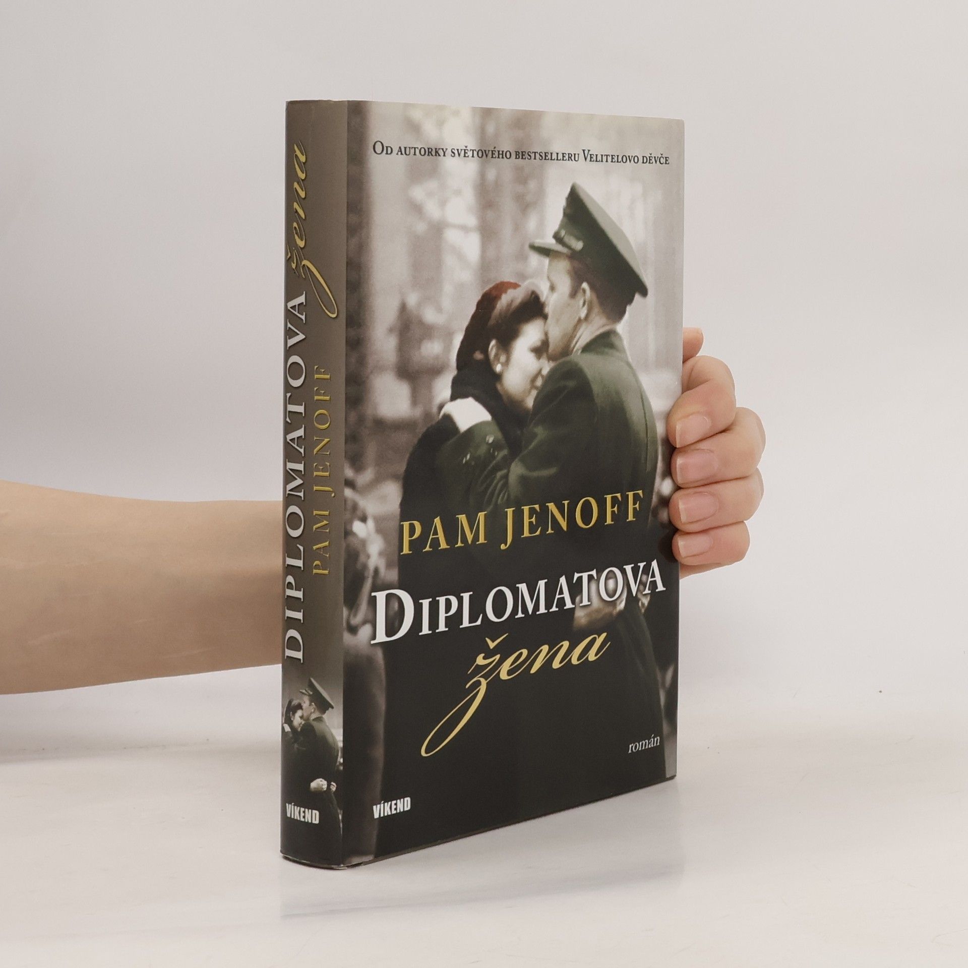 Pam Jenoff Diplomatova žena