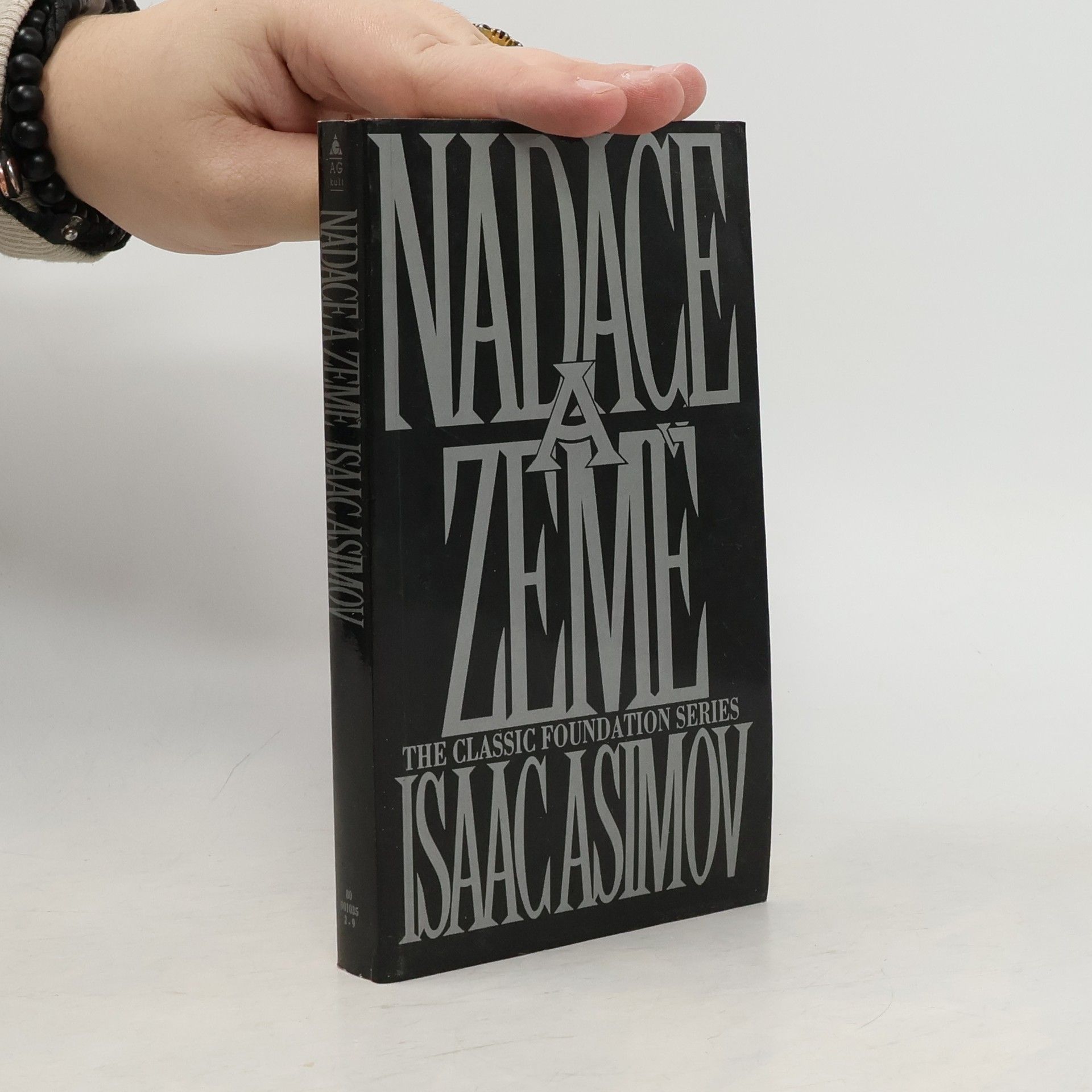 Isaac Asimov Nadace a Země