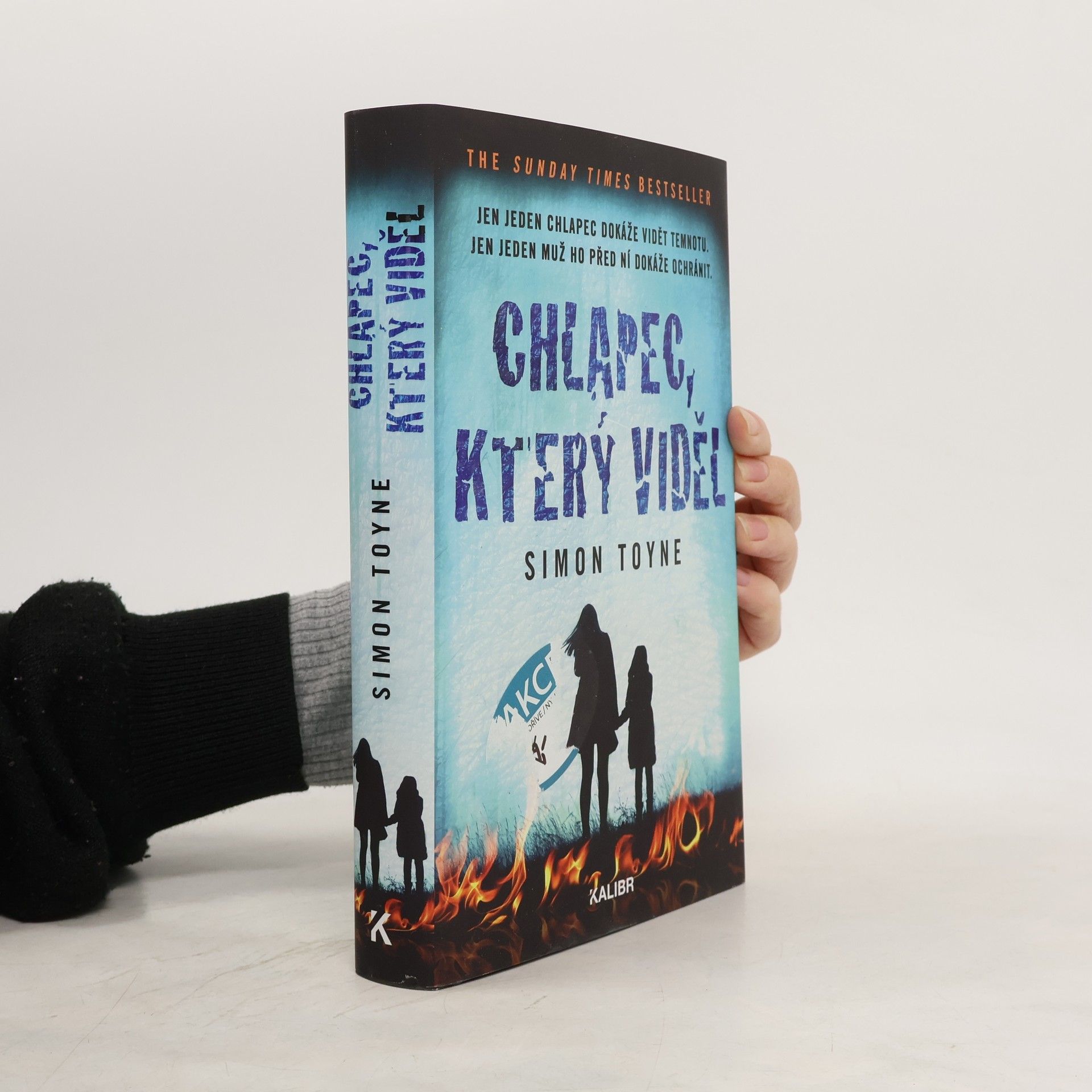 Simon Toyne Chlapec, který viděl