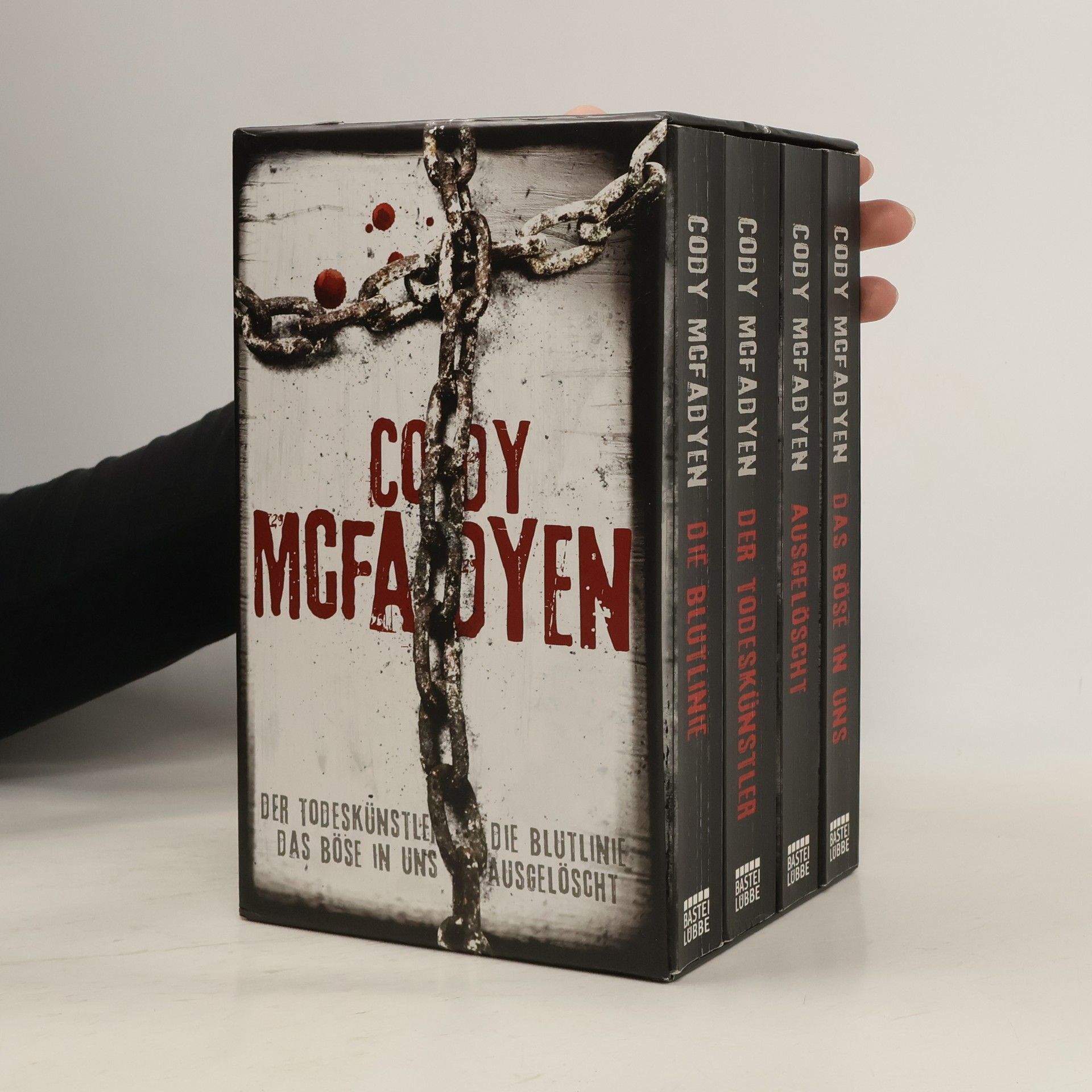 Cody Mcfadyen Cody McFadyen 1-4