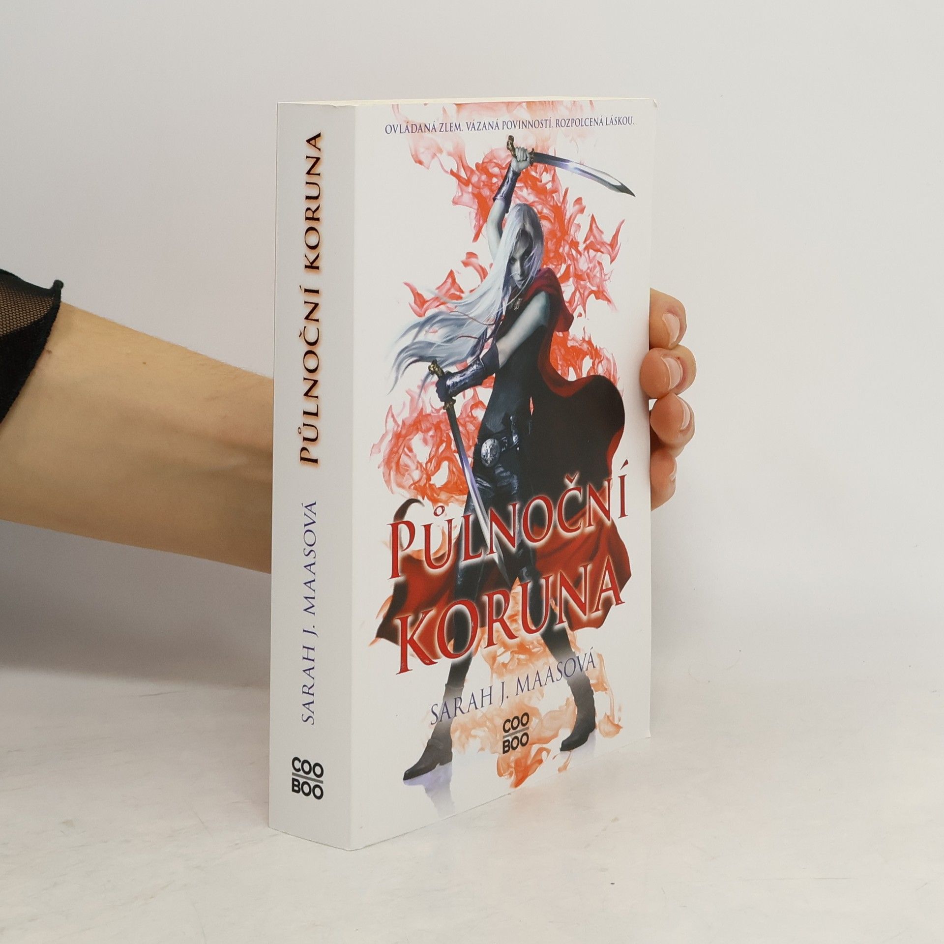 Sarah J. Maas Půlnoční koruna