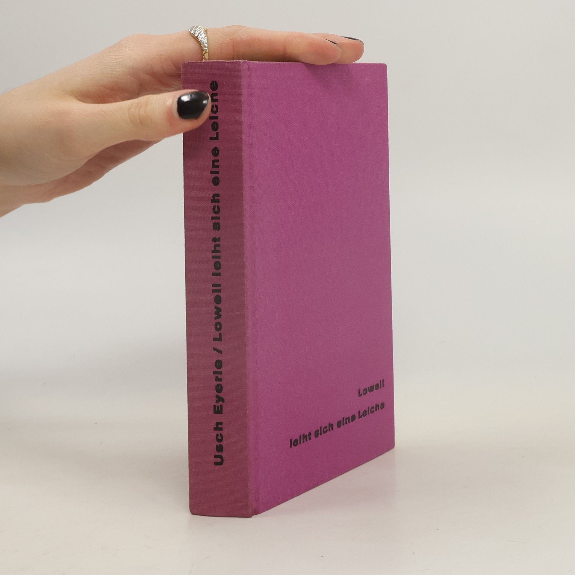 Lowell leight sich eine Leiche