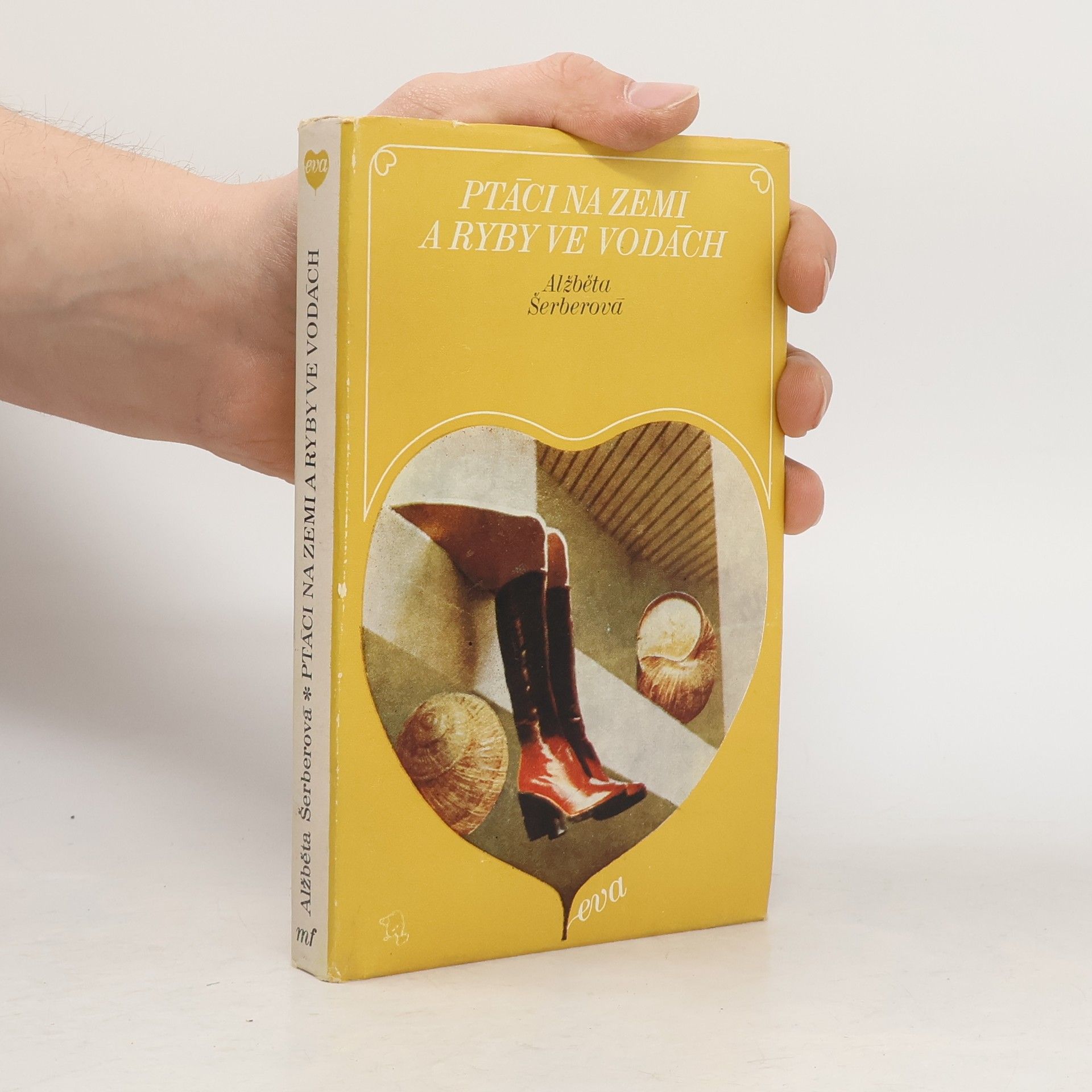 Ptáci na zemi a ryby ve vodách