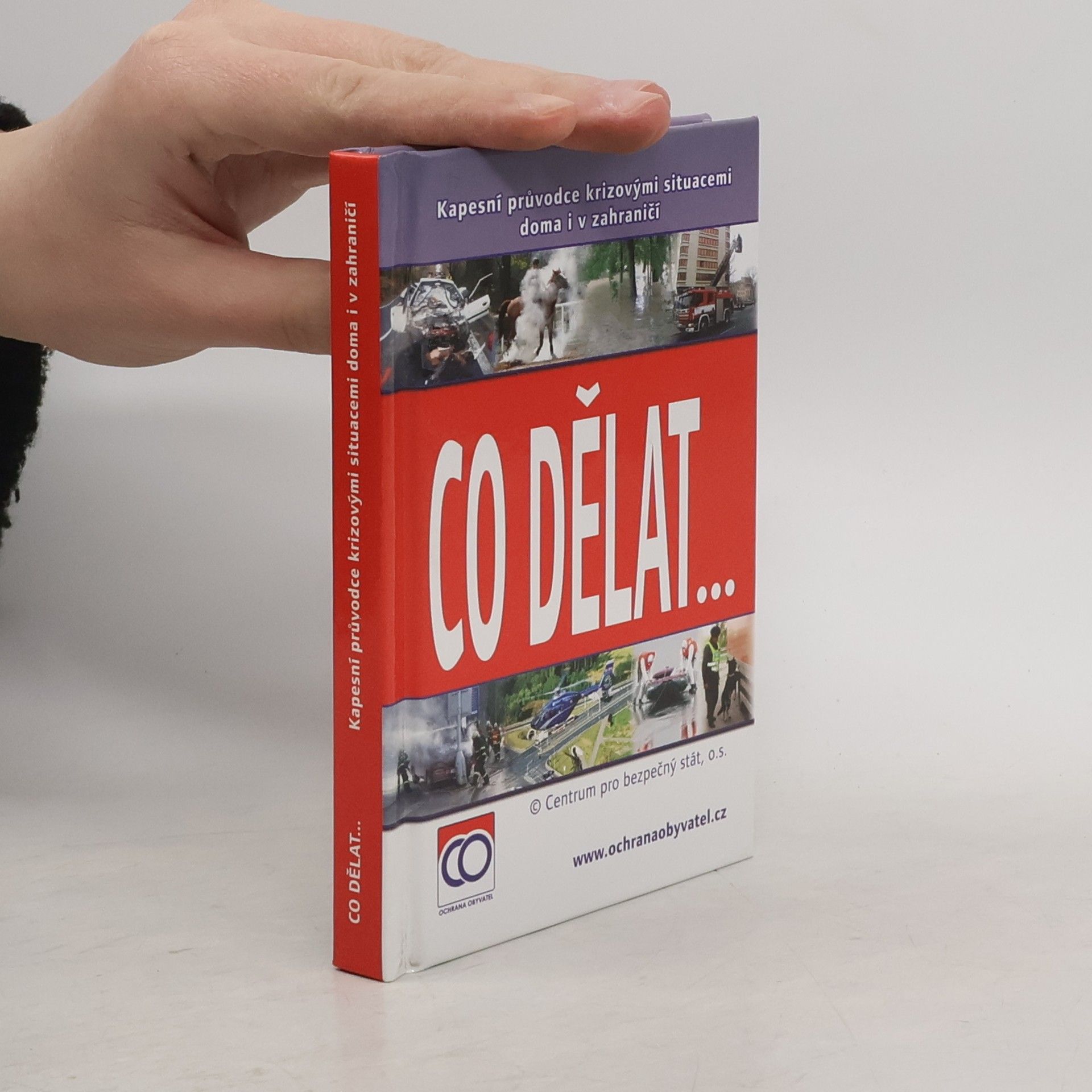 Kolektiv autorů Co dělat..., aneb, Kapesní průvodce krizovými situacemi doma i v zahraničí