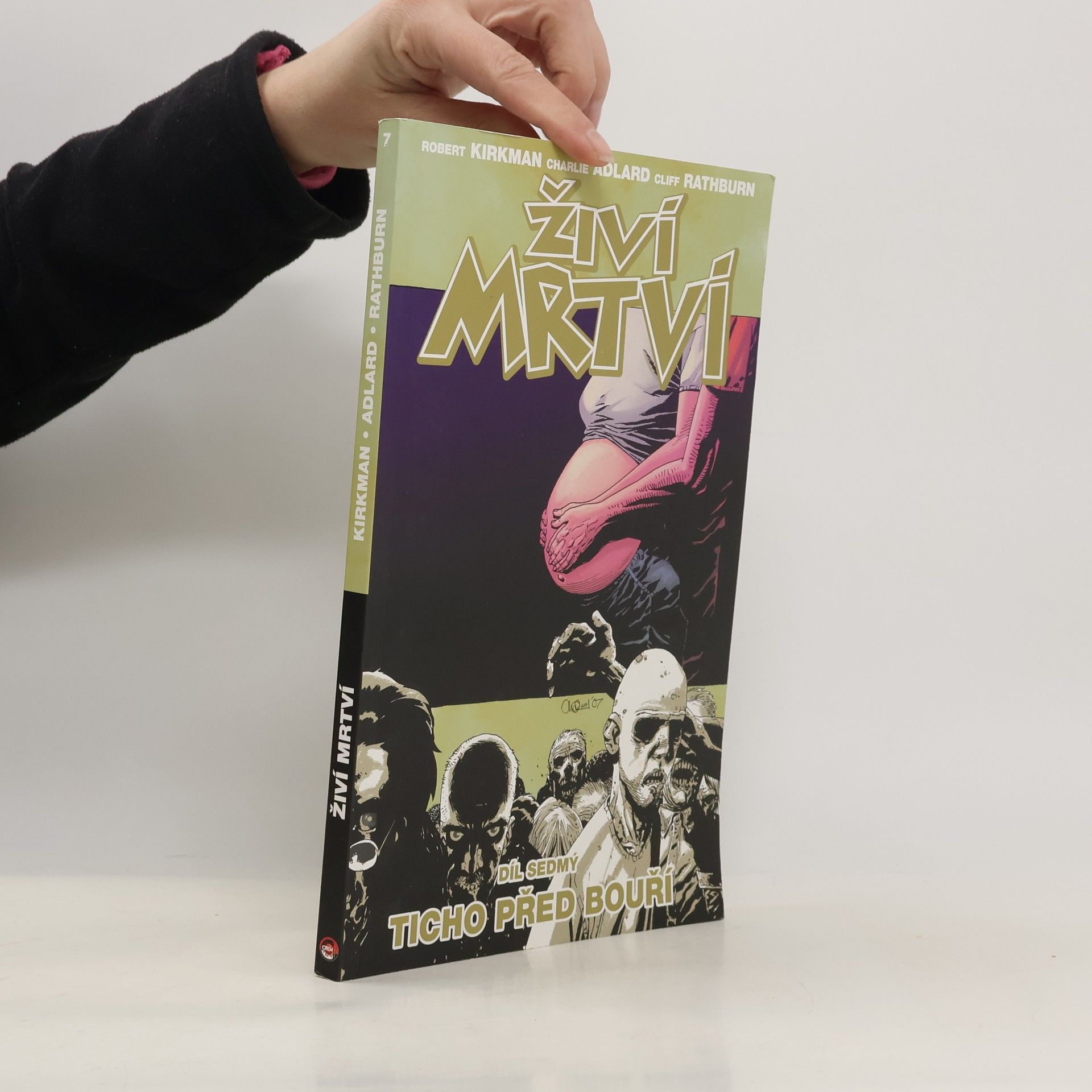 Robert Kikman Živí mrtví 7: Ticho před bouří