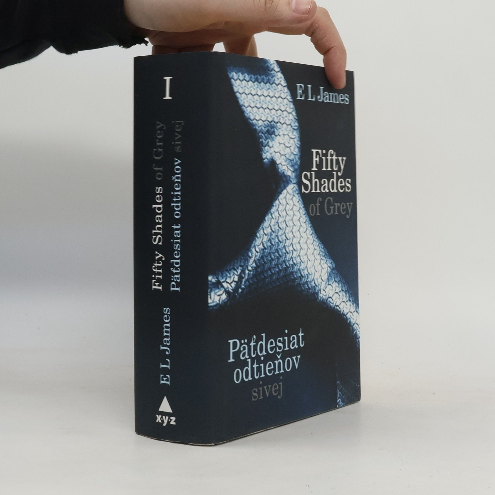 E. L. James Päťdesiat odtieňov sivej