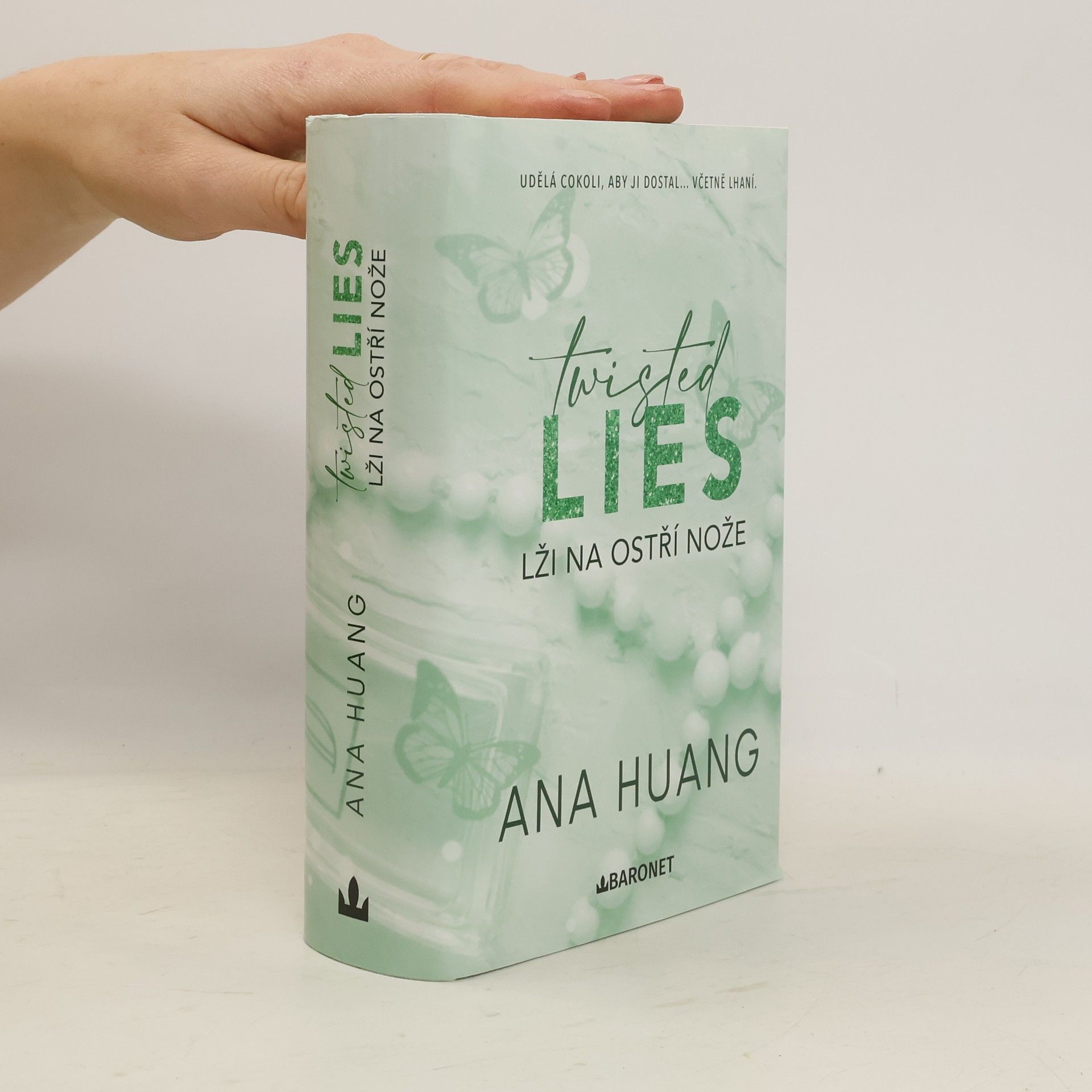 Ana Huang Twisted Lies. Lži na ostří nože