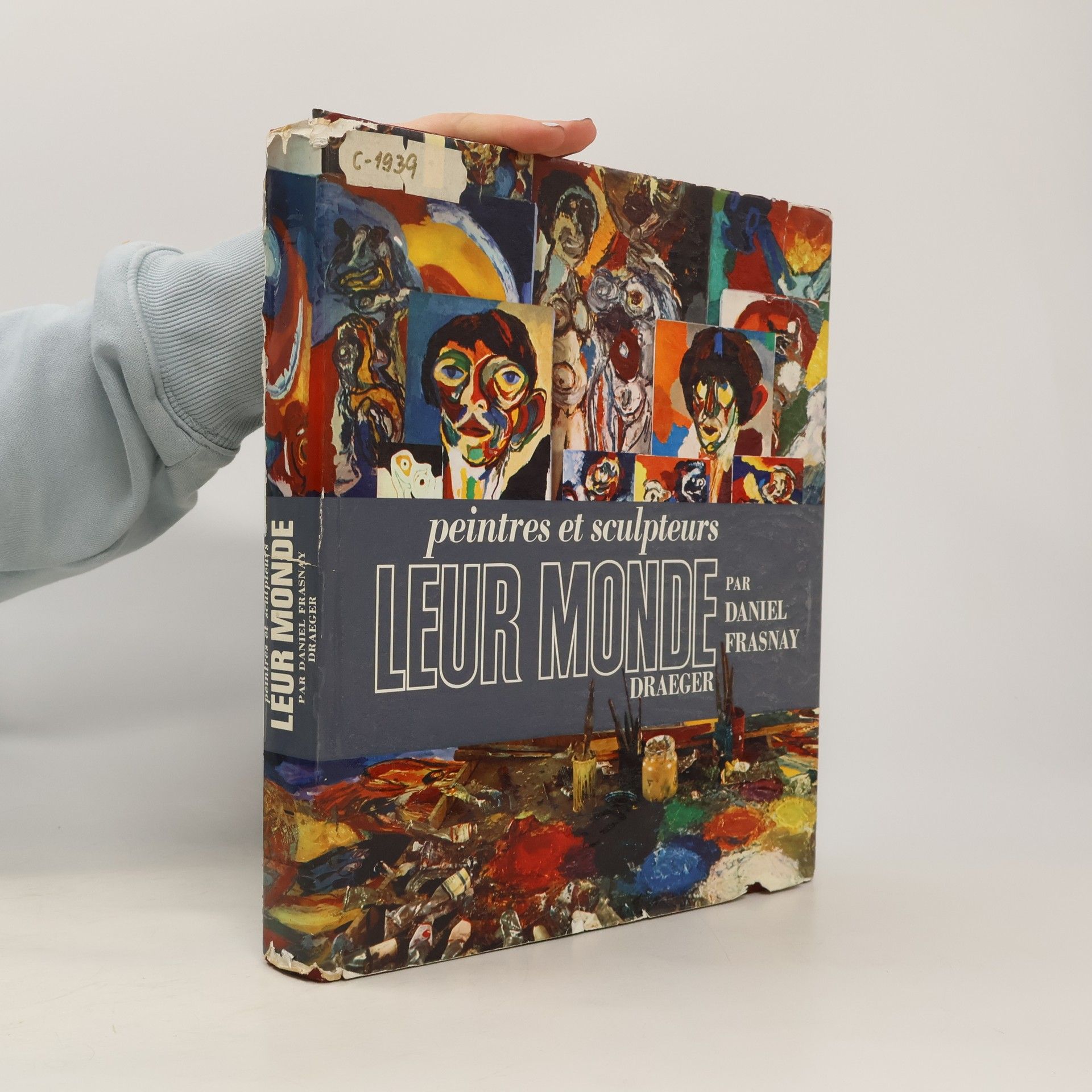 Peintres et sculpteurs, leur monde