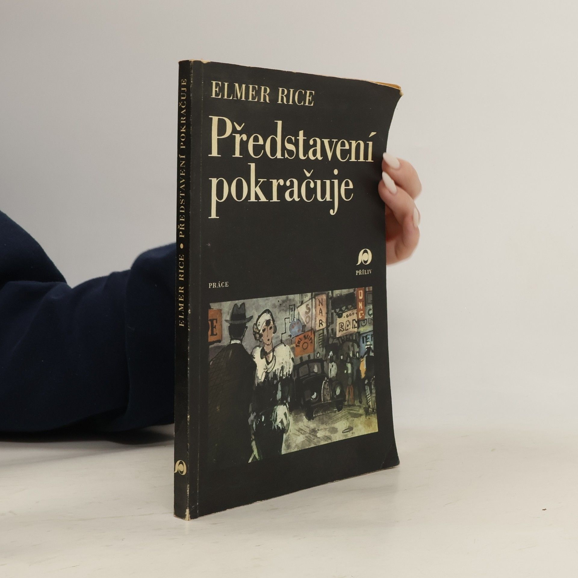 Představení pokračuje