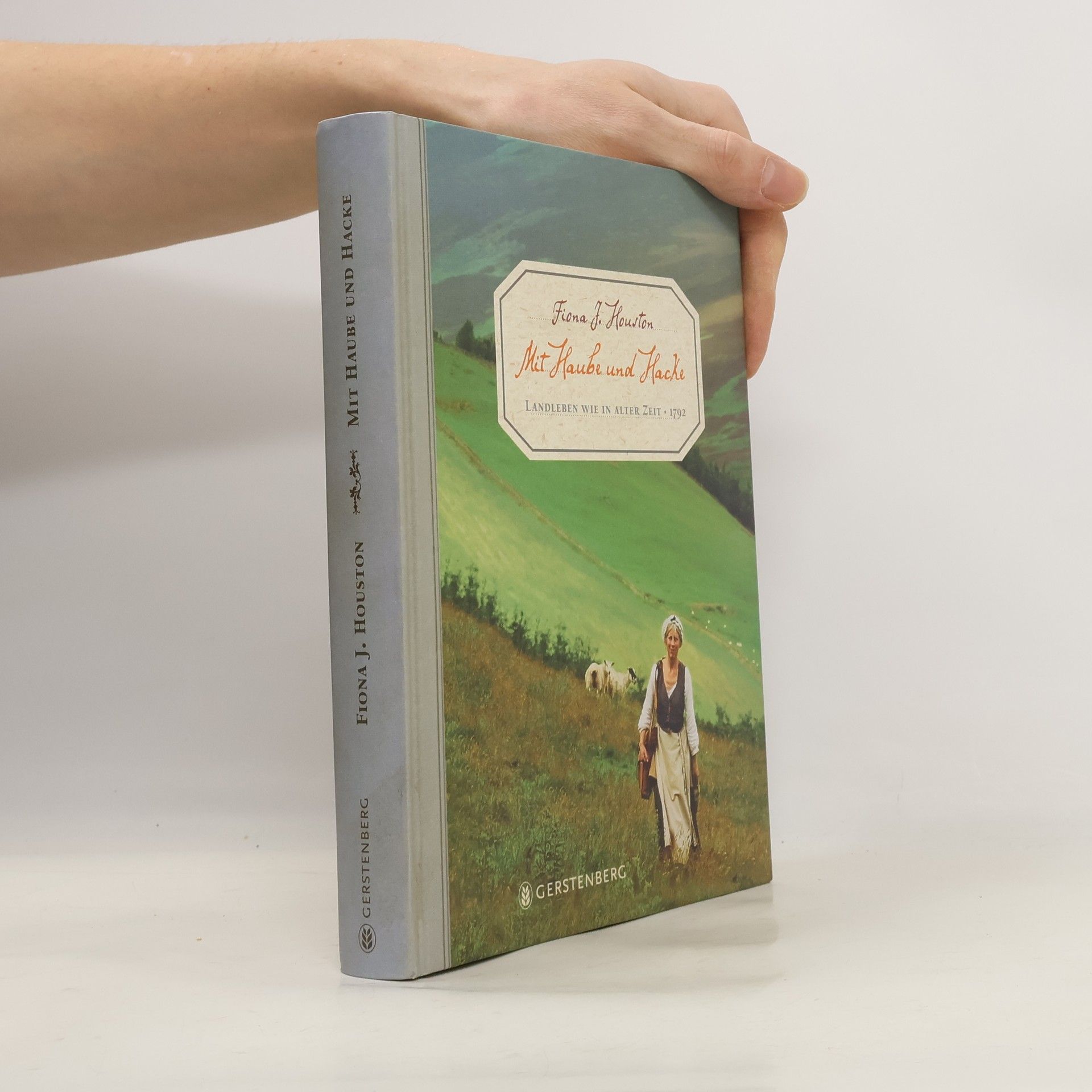 Fiona J. Houston Mit Haube und Hacke