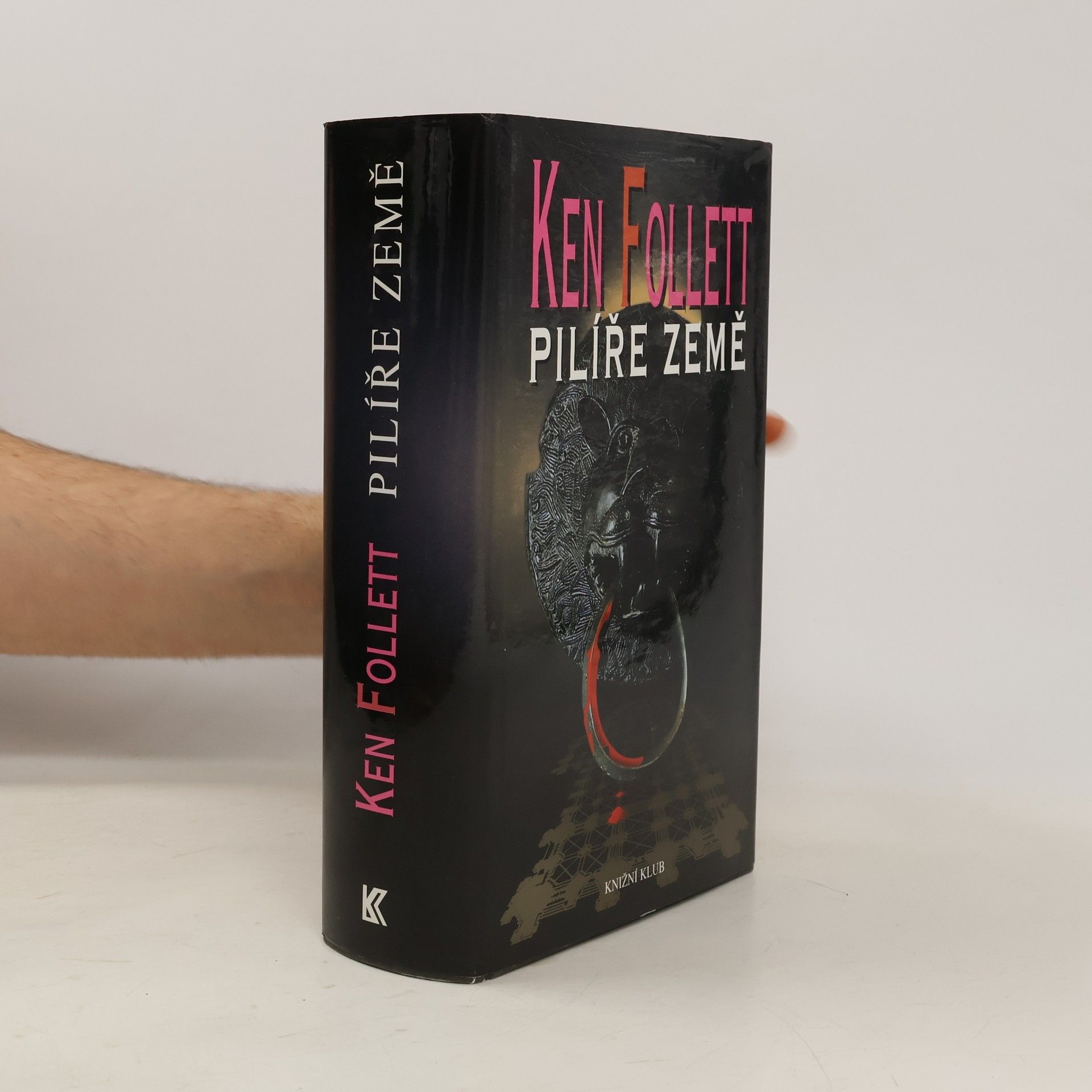 Ken Follett Pilíře země