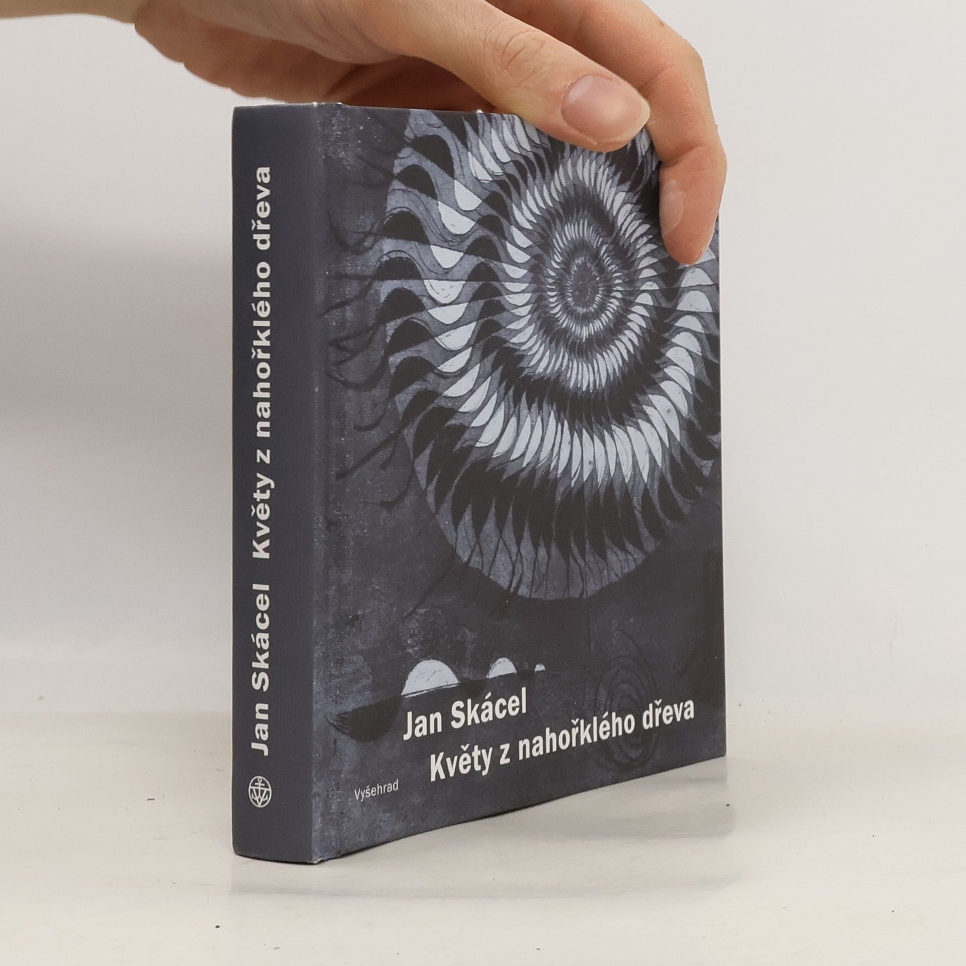 Květy z nahořklého dřeva