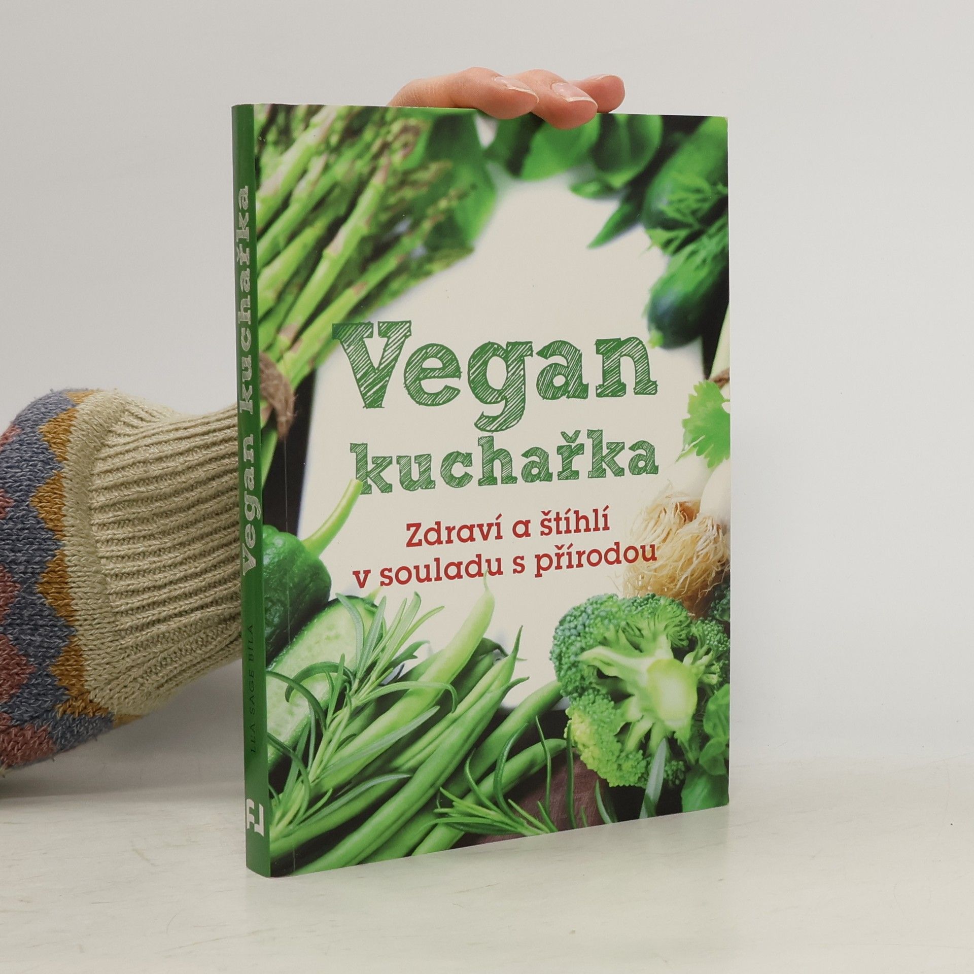 Lea Sage Bílá Vegan kuchařka: Zdraví a štíhlí v souladu s přírodou