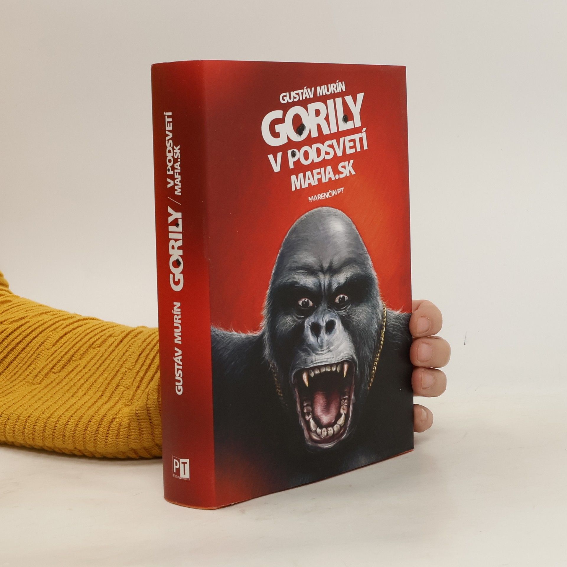 Gustáv Murín Gorily v podsvetí