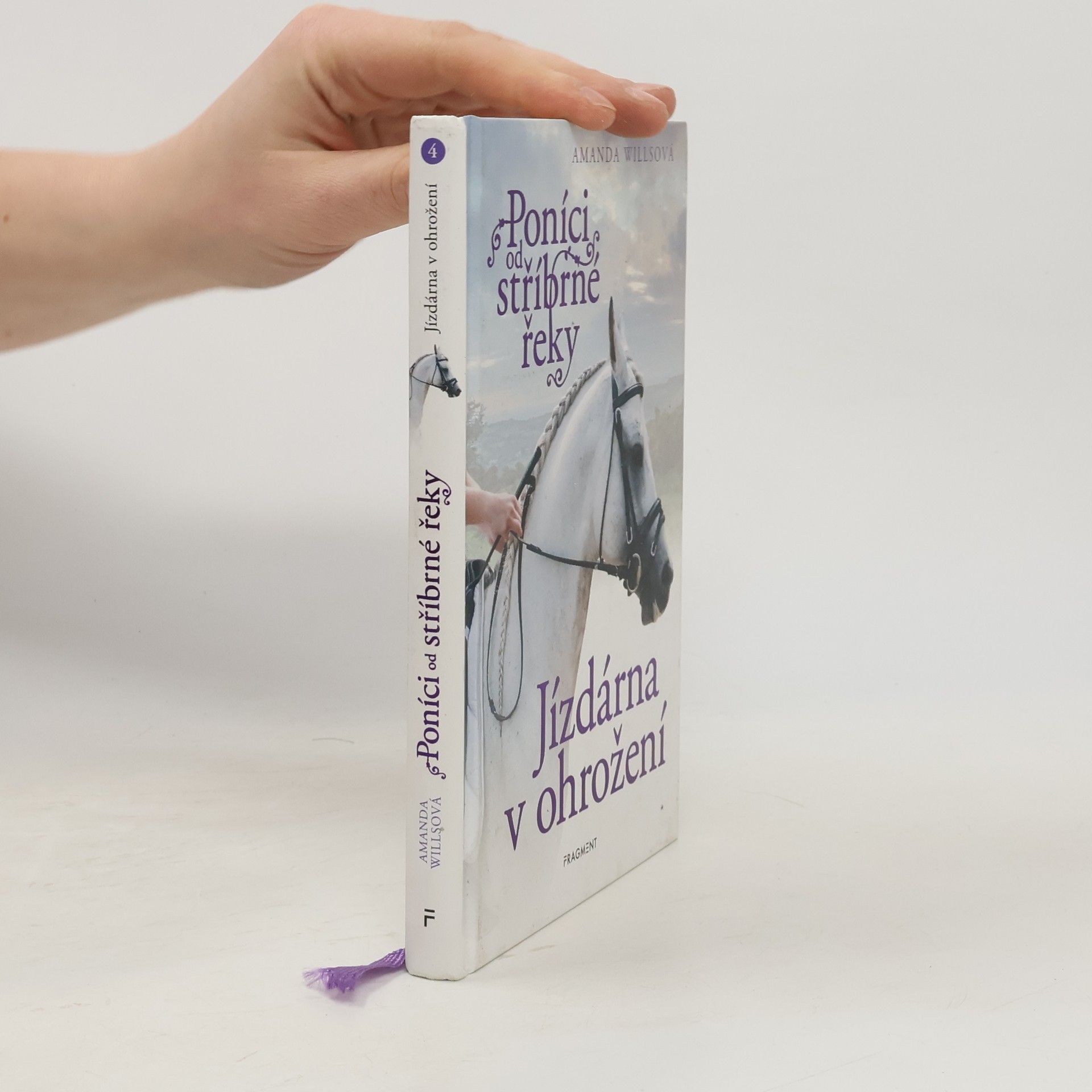 Poníci od stříbrné řeky. Jízdárna v ohrožení