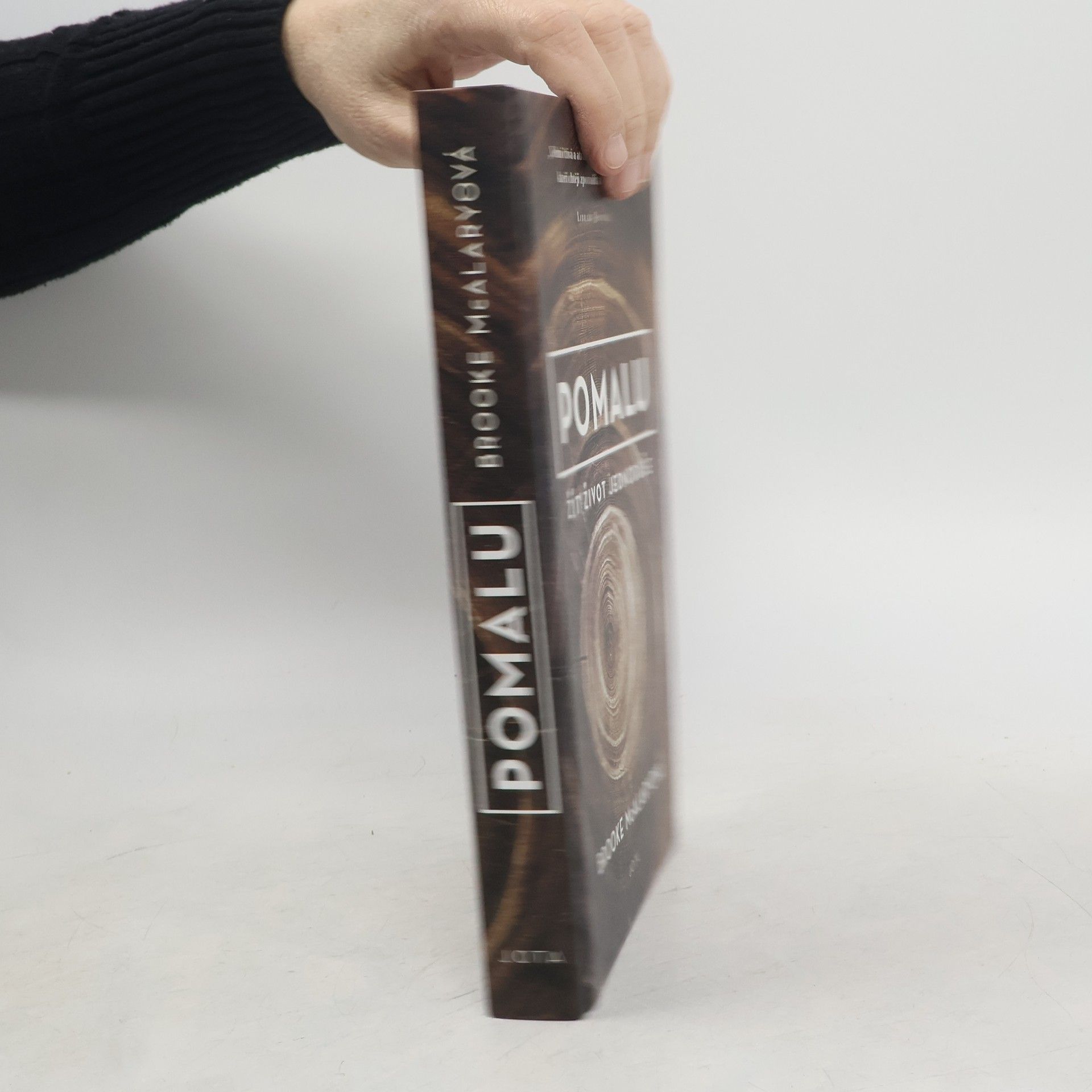 Brooke McAlary Pomalu