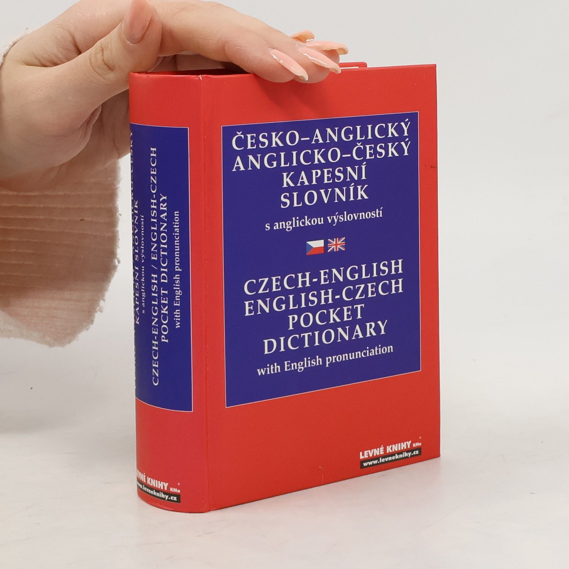 Česko-anglický, anglicko-český kapesní slovník s anglickou výslovností