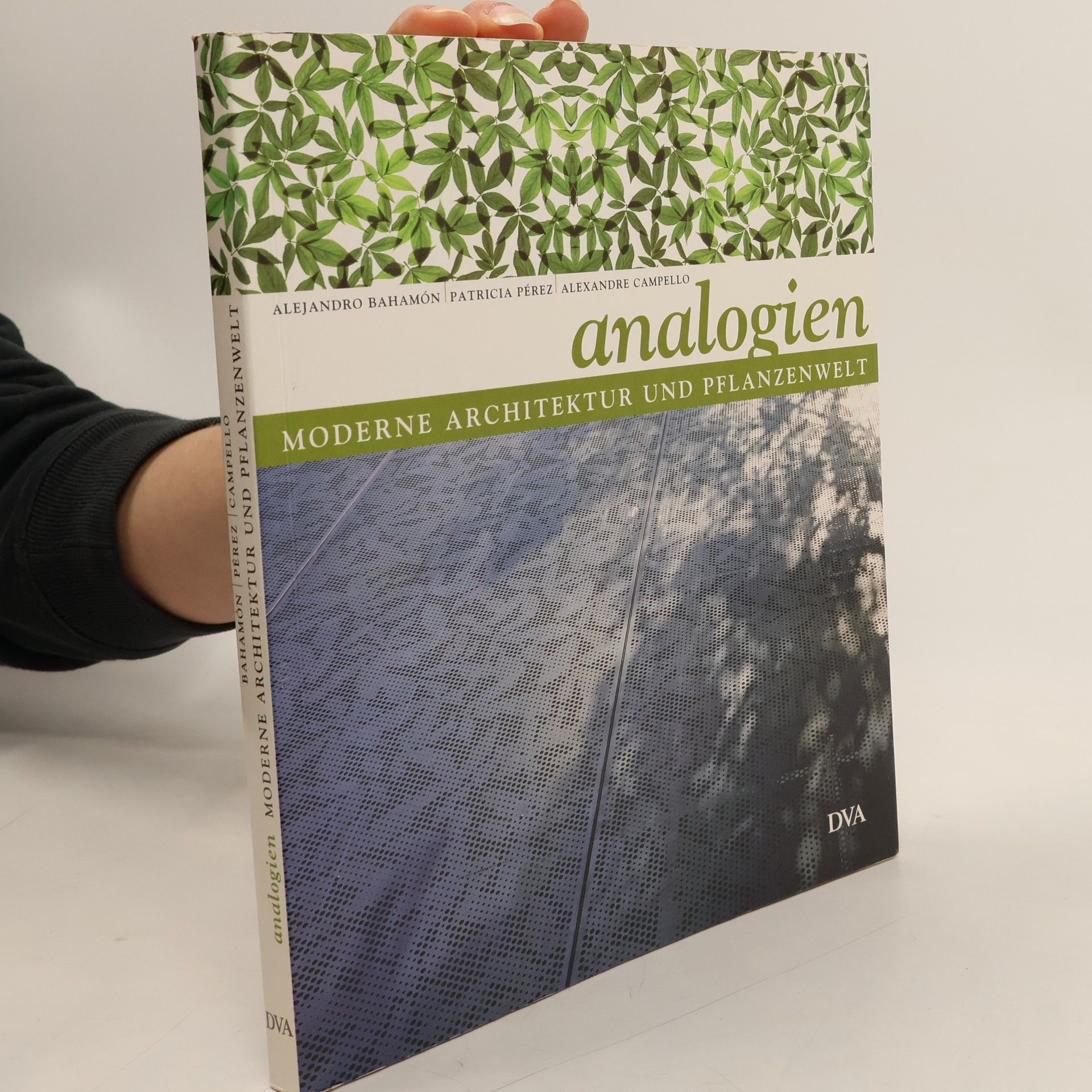 Moderne Architektur und Pflanzenwelt