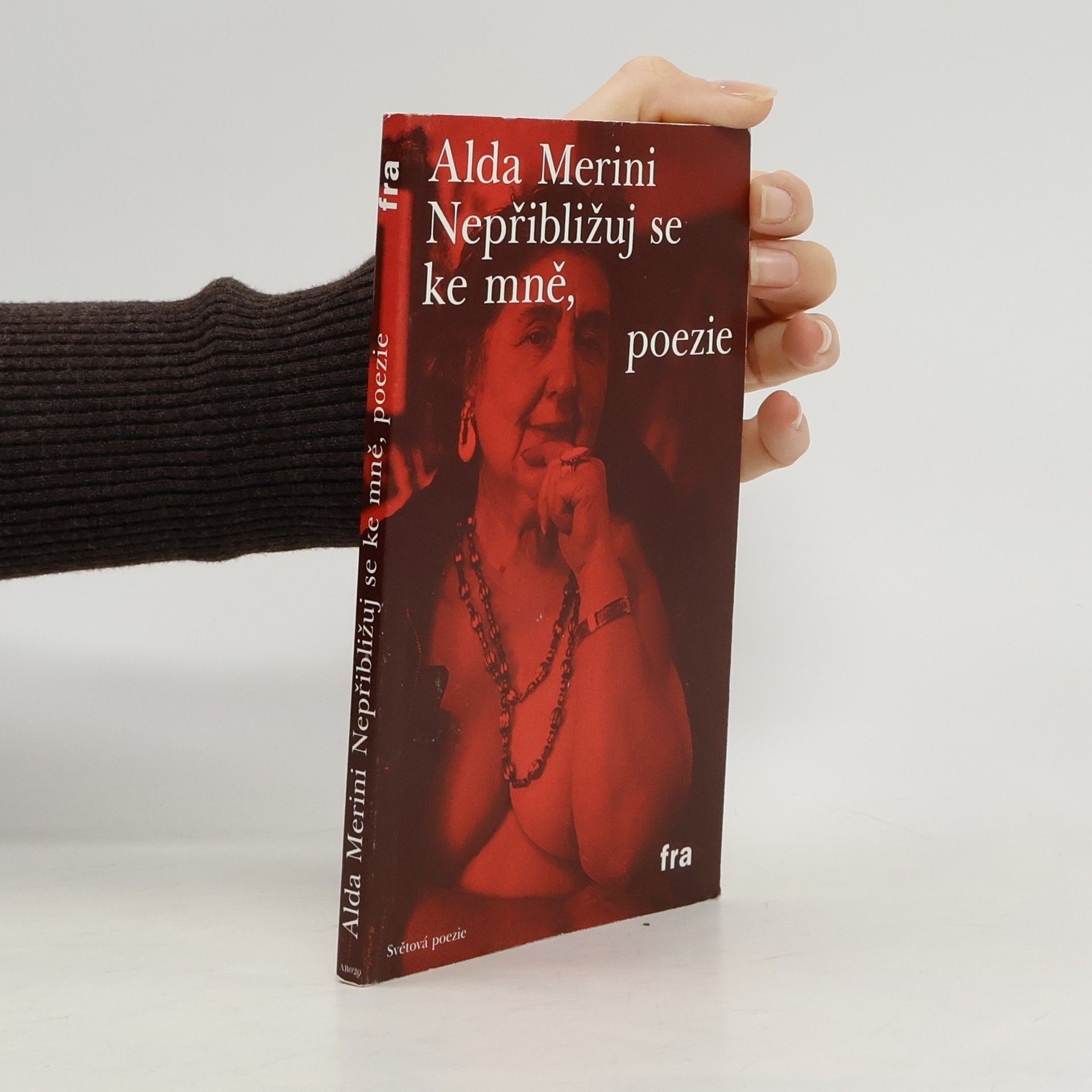 Alda Merini Nepřibližuj se ke mně, poezie