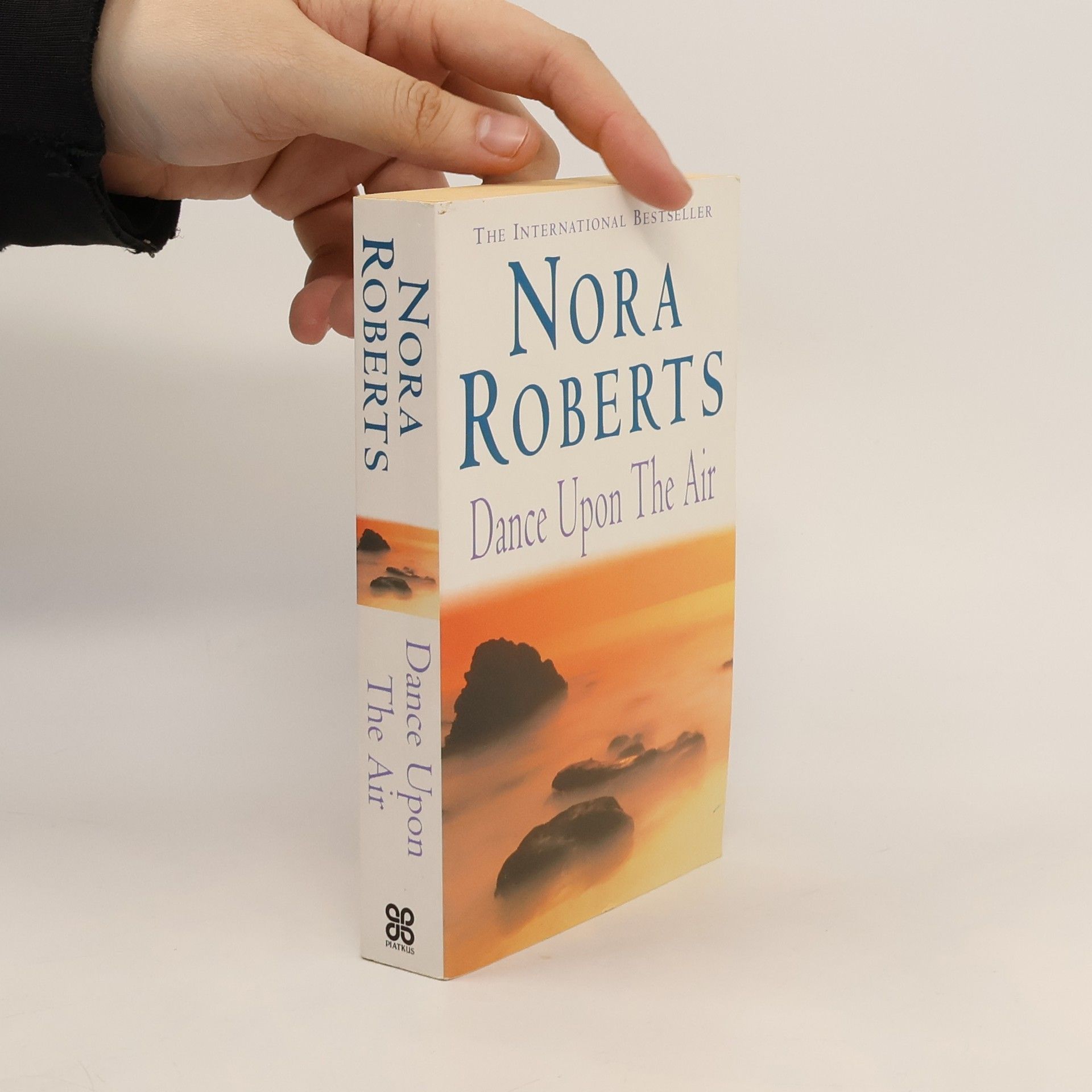 Nora Roberts Dance Upon the Air