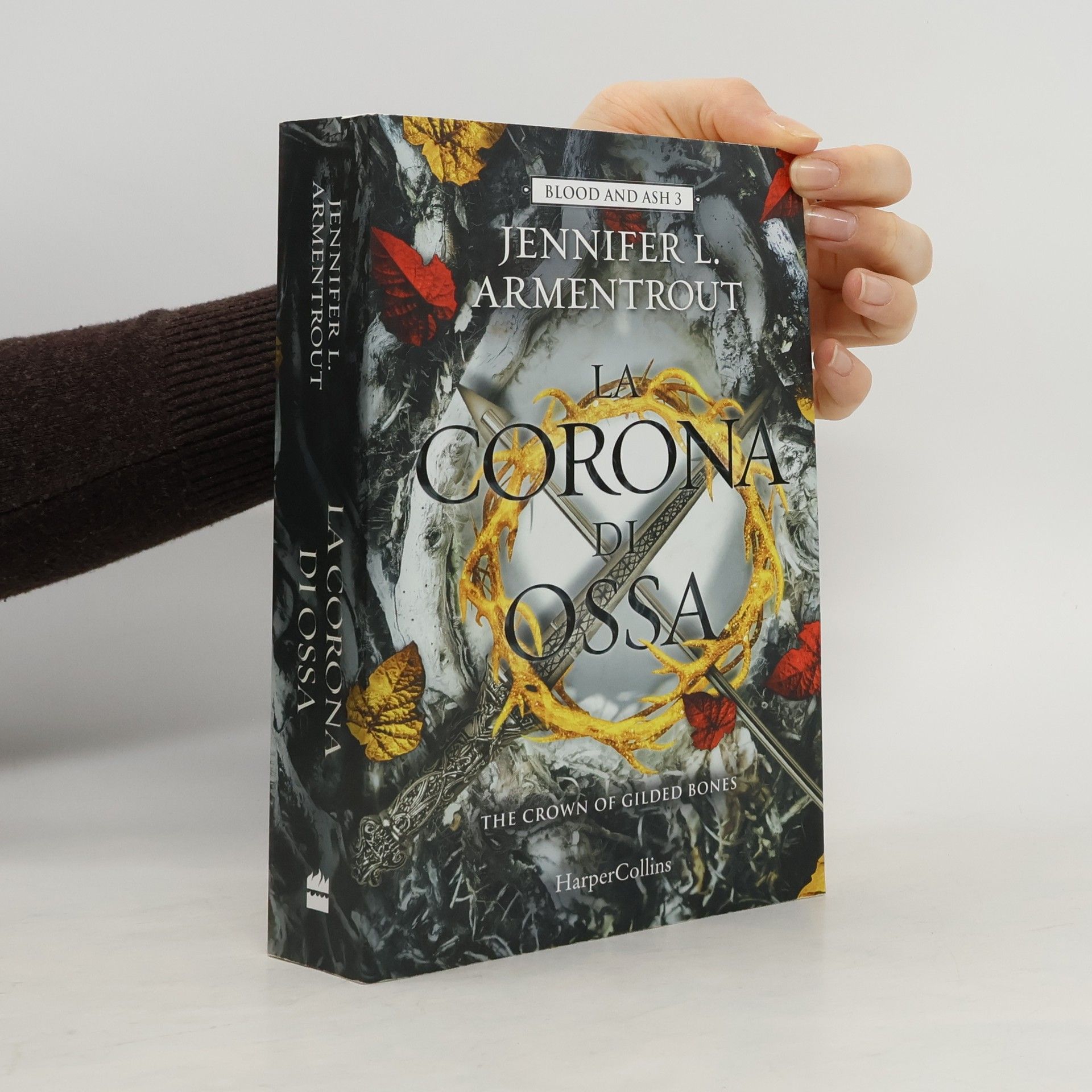 Jennifer L. Armentrout La corona di ossa. Blood and Ash 3
