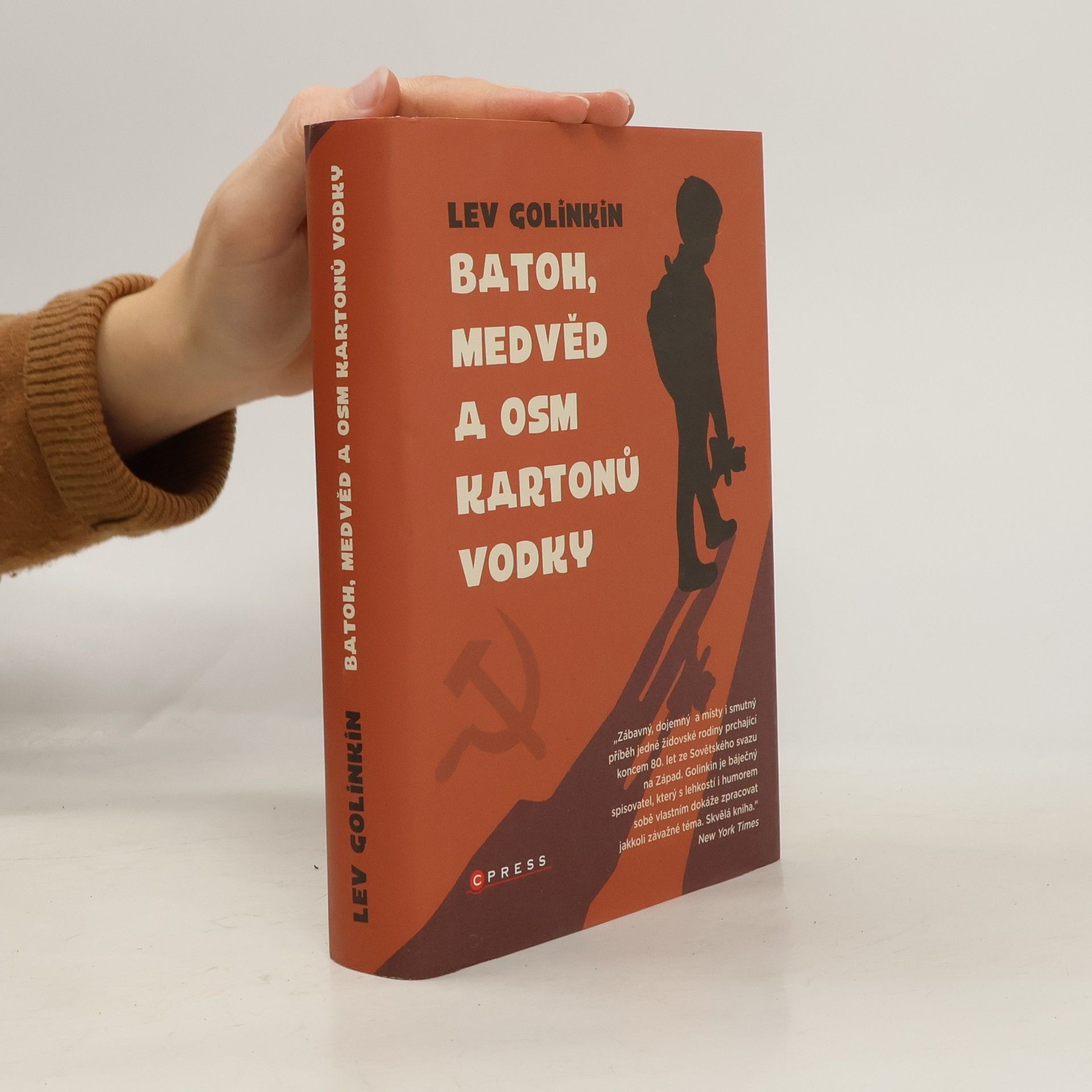 Lev Golinkin Batoh, medvěd a osm kartonů vodky