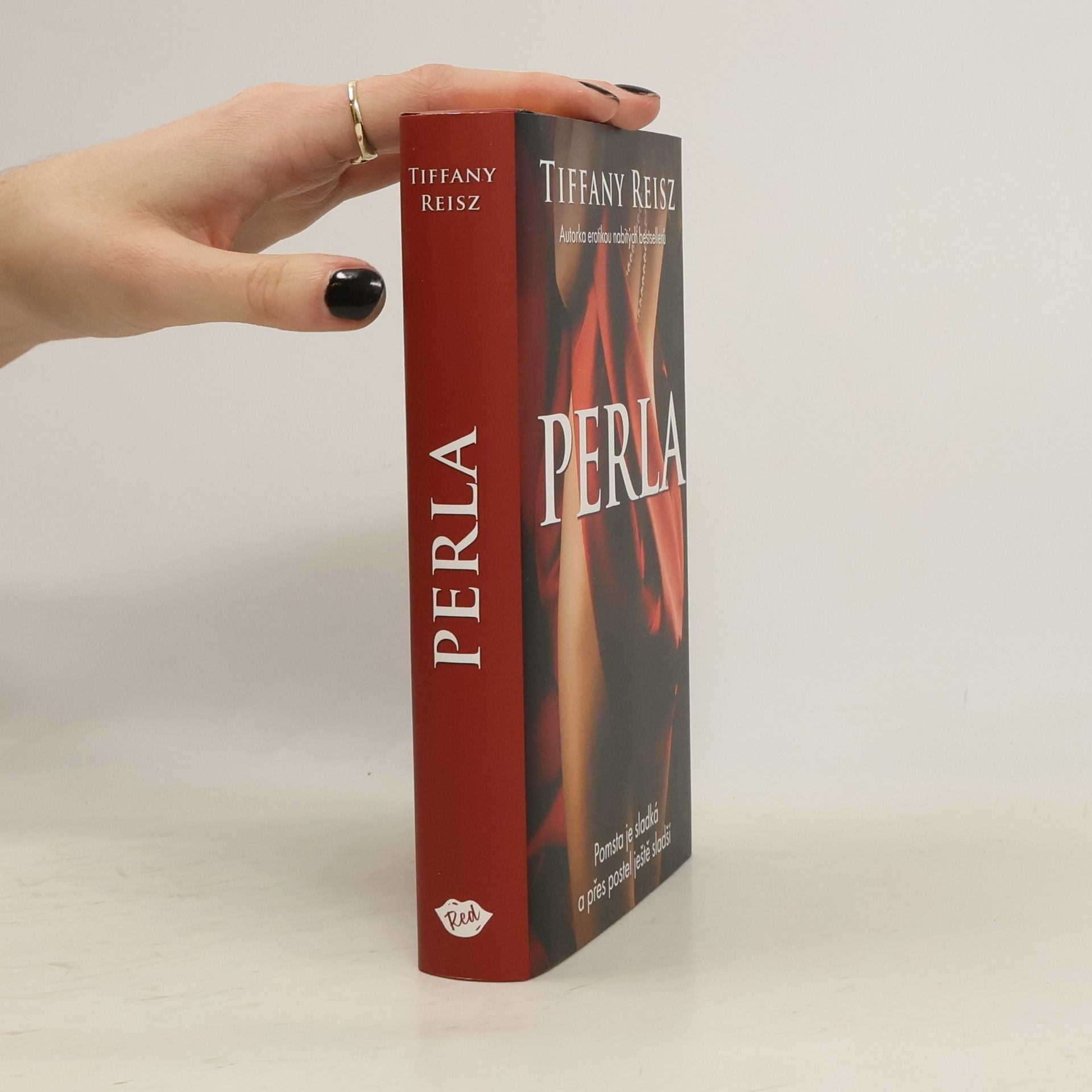 Tiffany Reisz Perla