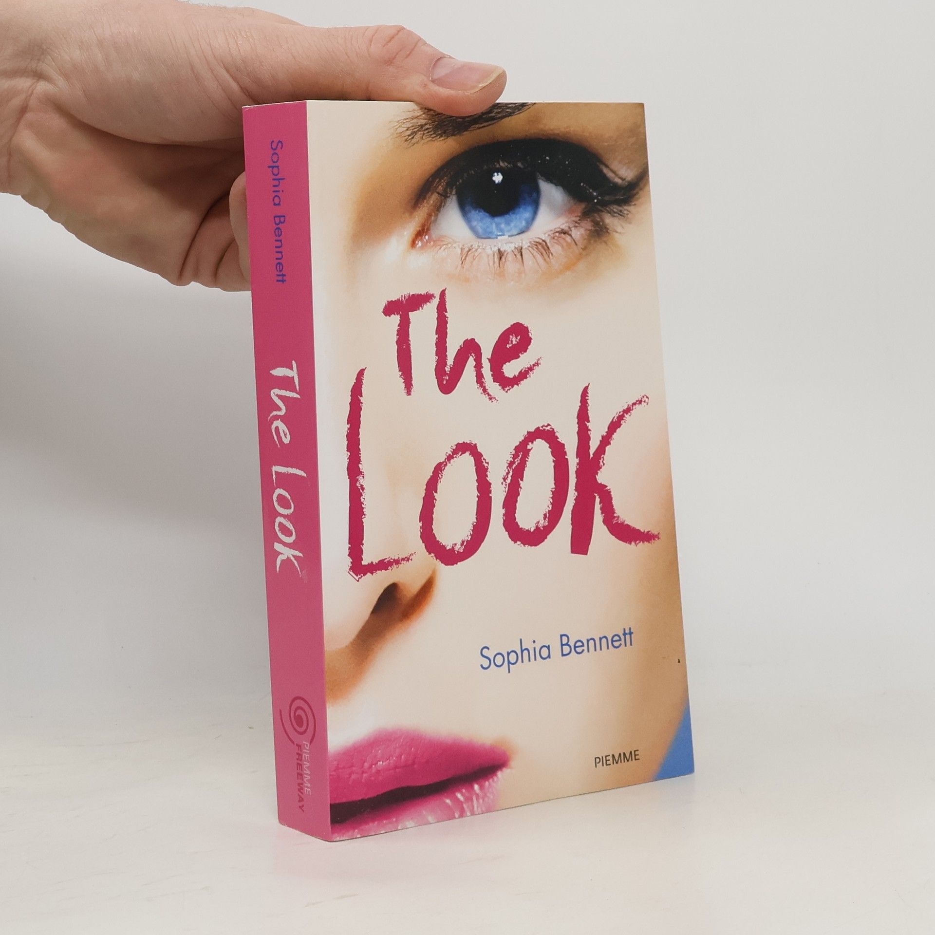 Sophia Bennett The Look