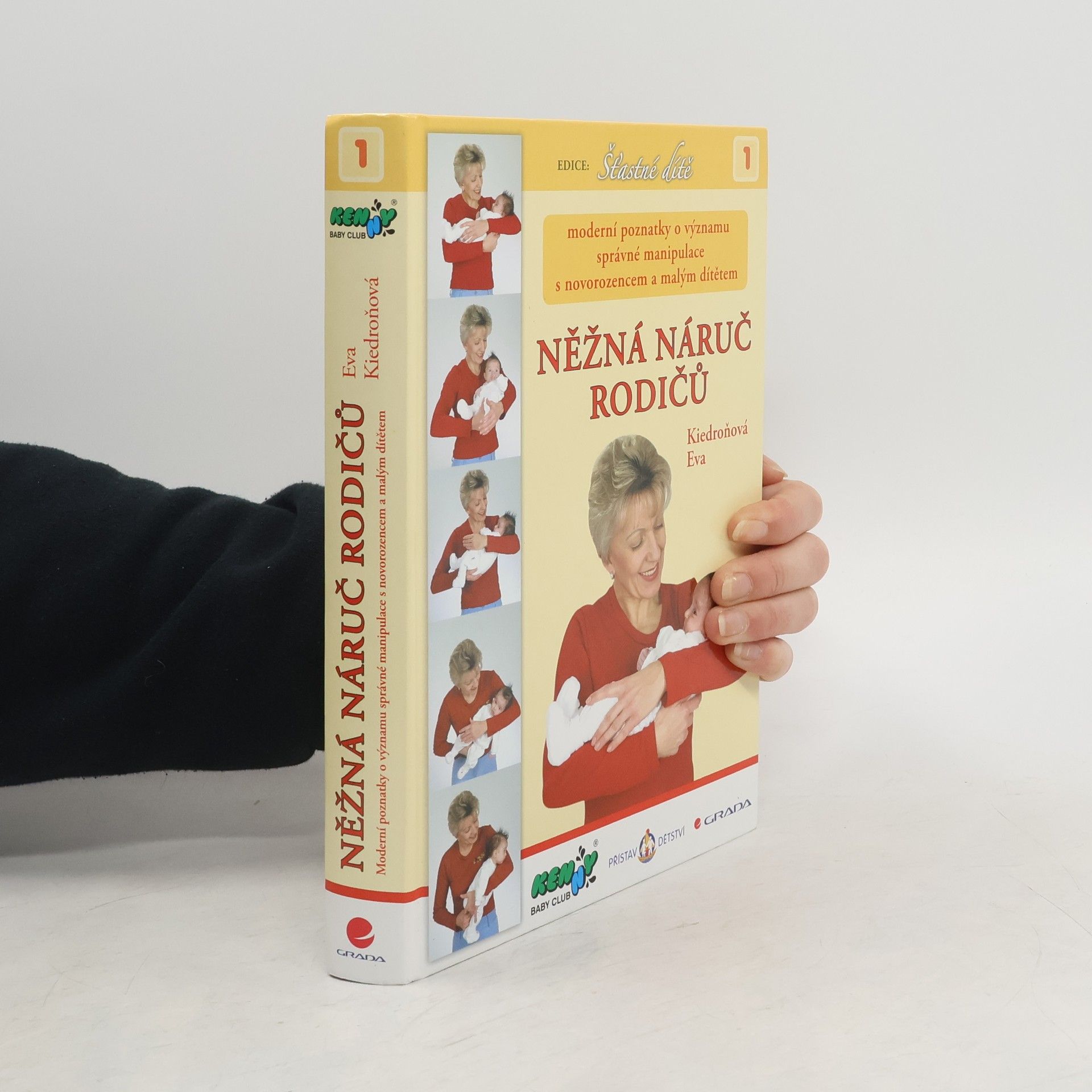 Něžná náruč rodičů