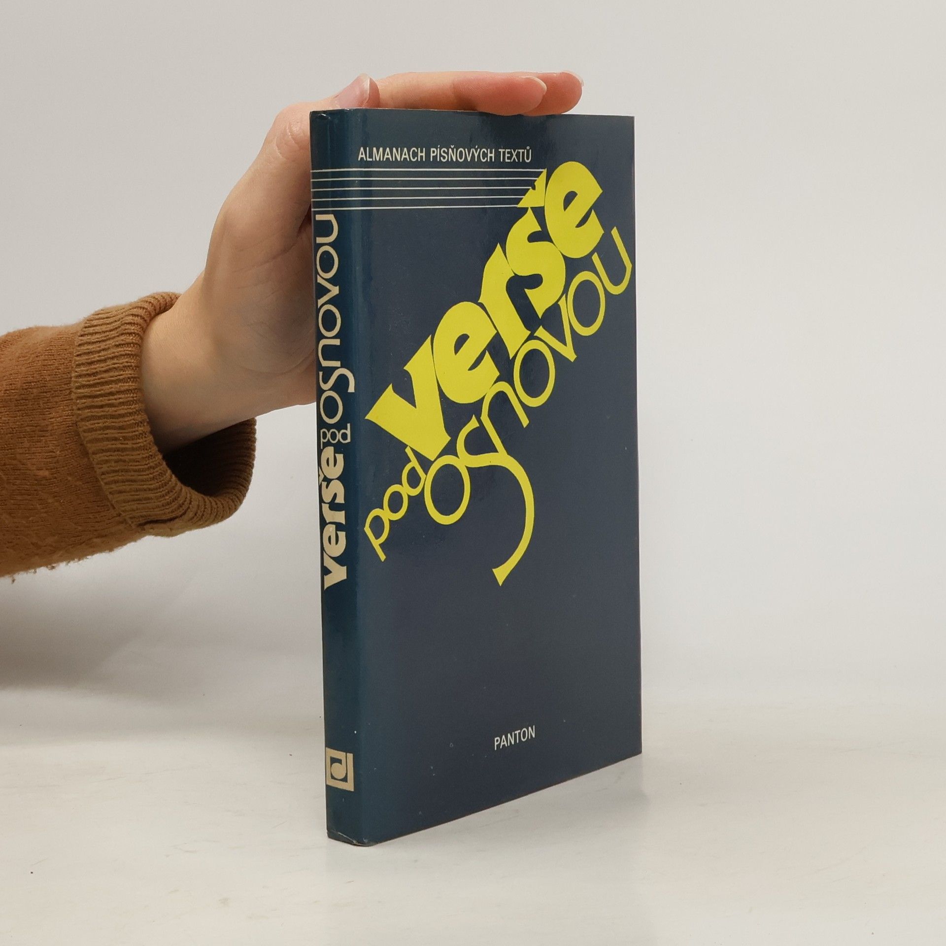 Verše pod osnovou. Almanach písňových textů