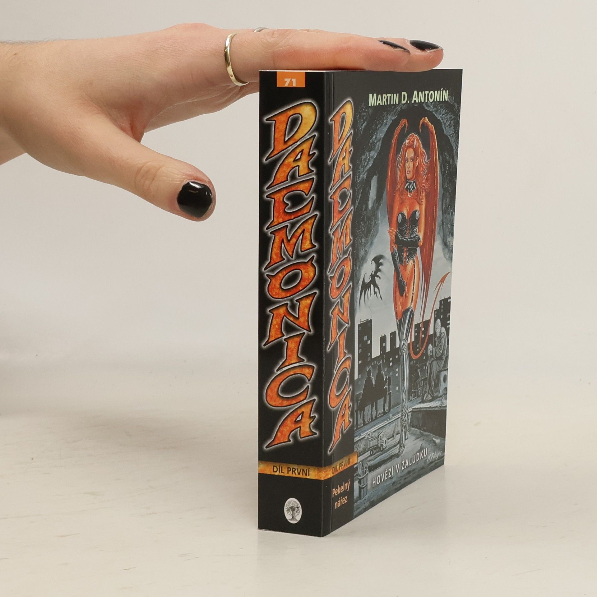 Daemonica: hovězí v žaludku. Kniha první, Pekelný nářez